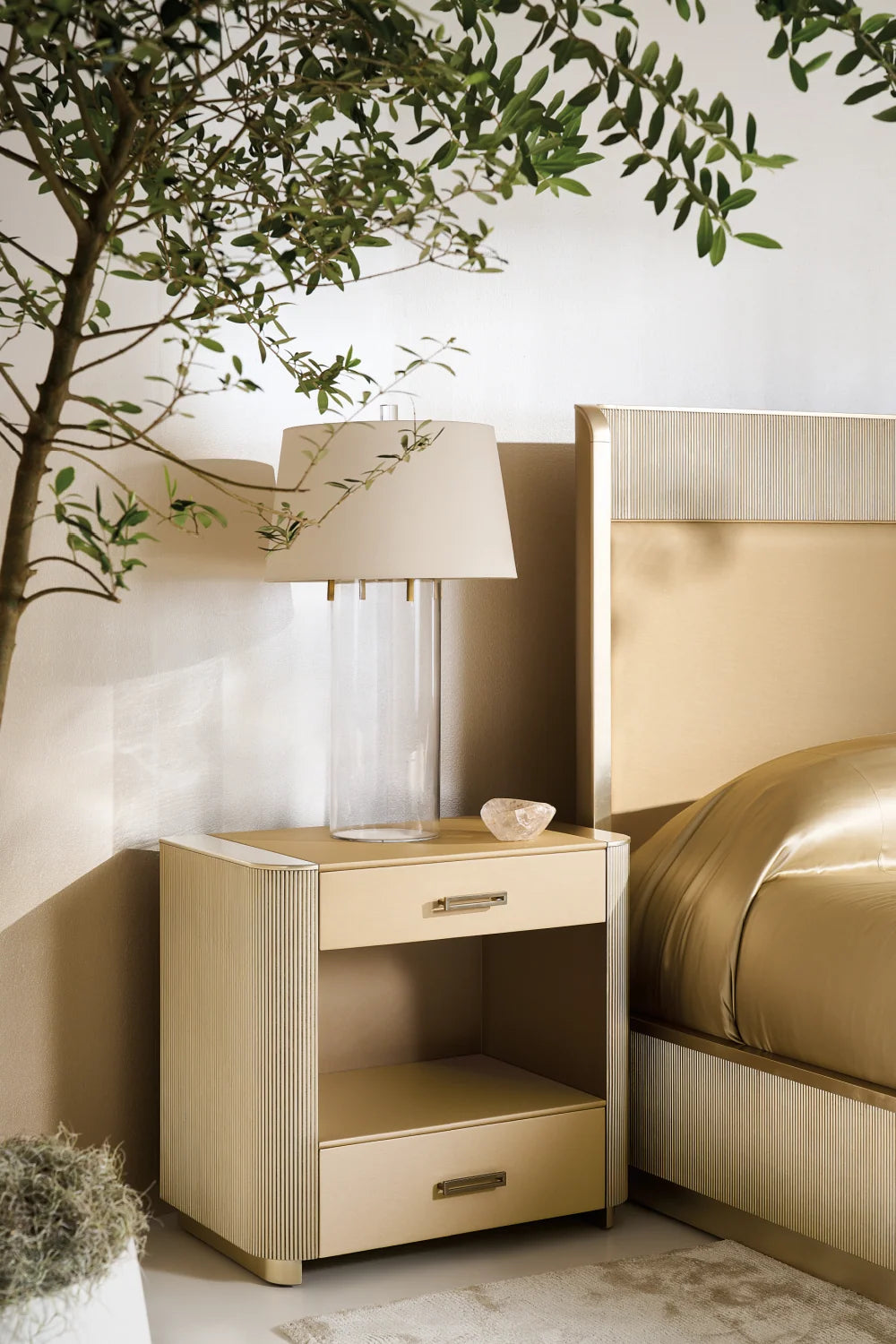 Luxury Modern Reeded Queen Bed European Style for Villa