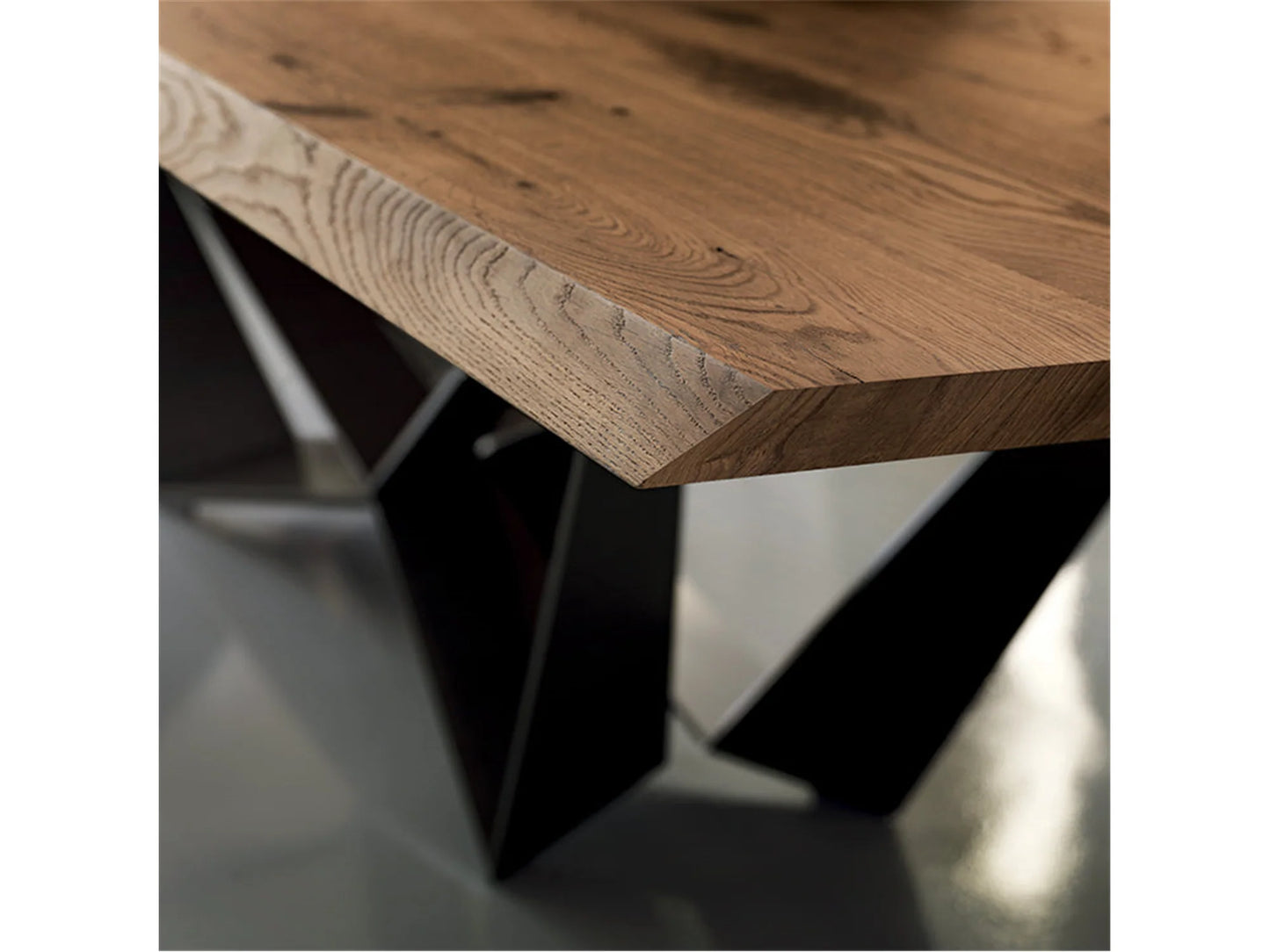Luxury Modern Skorpio Wood Dining Table European Style for Villa