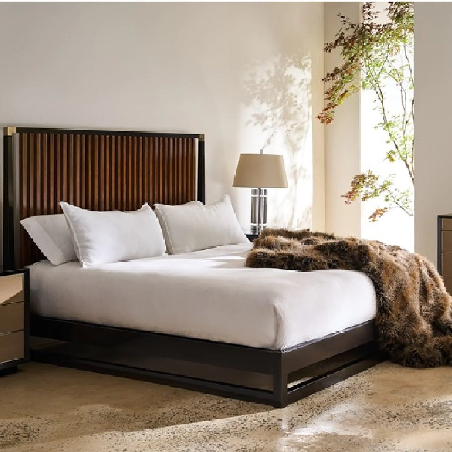 Luxury Modern Slatted Oak King Bed European Style for Villa