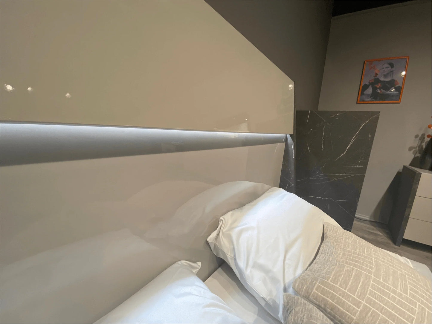 Luxury Modern Stone Bedroom Set European Style for Villa