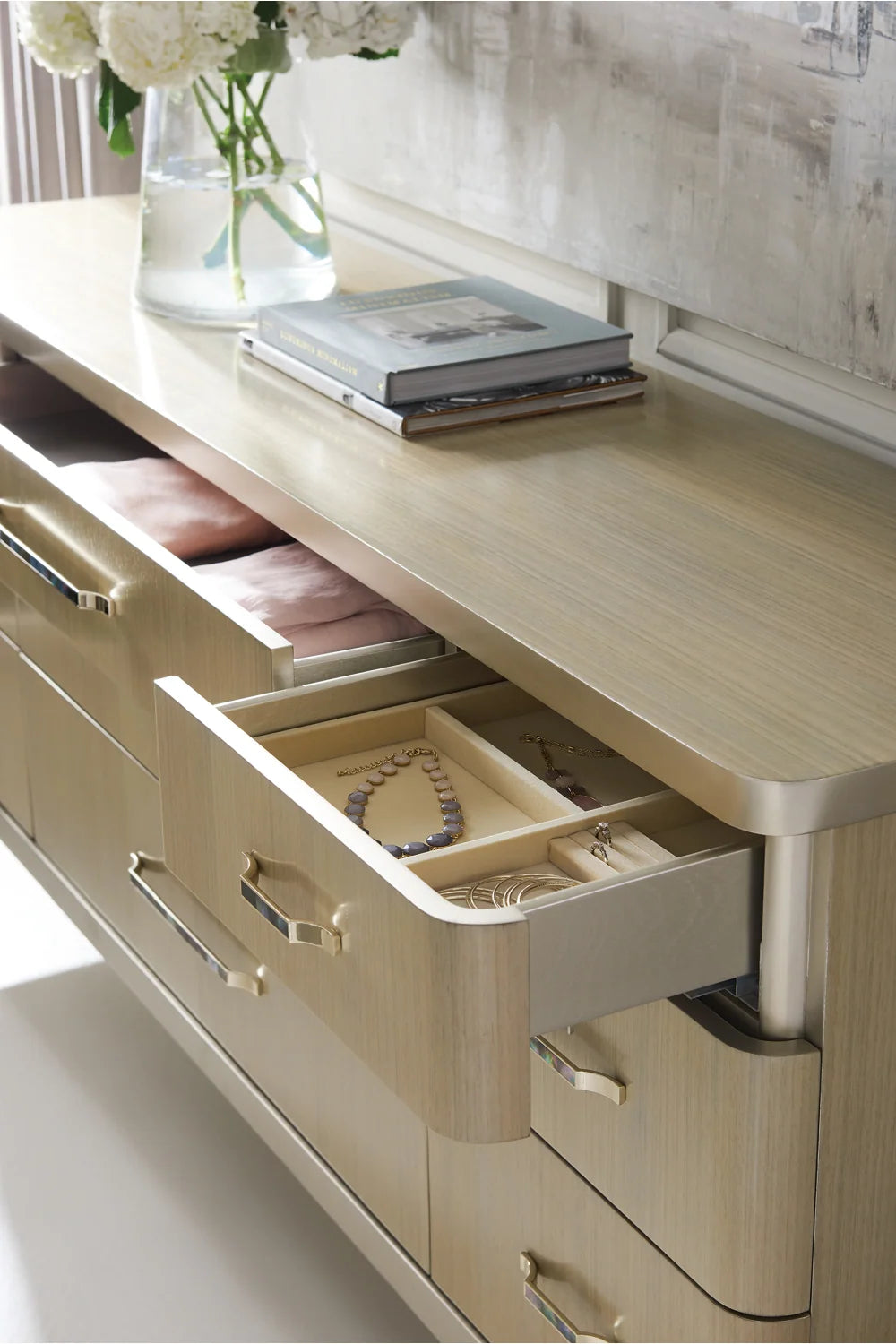 Luxury Modern Taupe Wooden Dresser European Style for Villa
