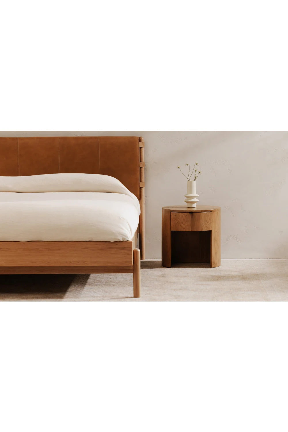 Luxury Modern Theo Round Oak Nightstand European Style for Villa