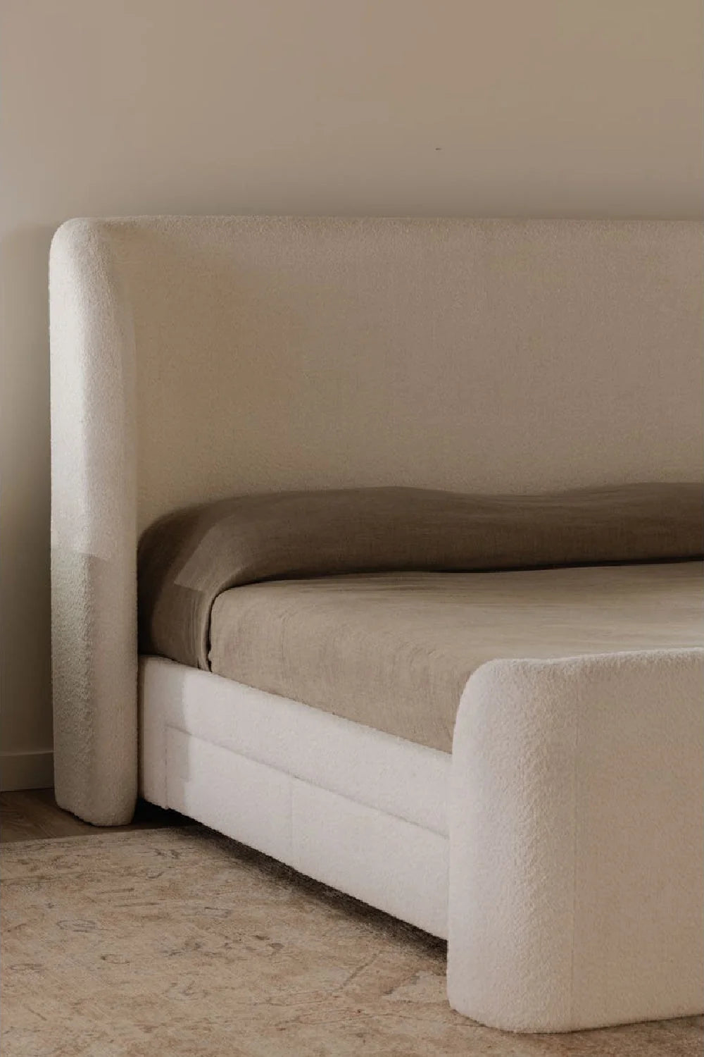 Luxury Modern Upholstered Storage Bed European Style for Villa