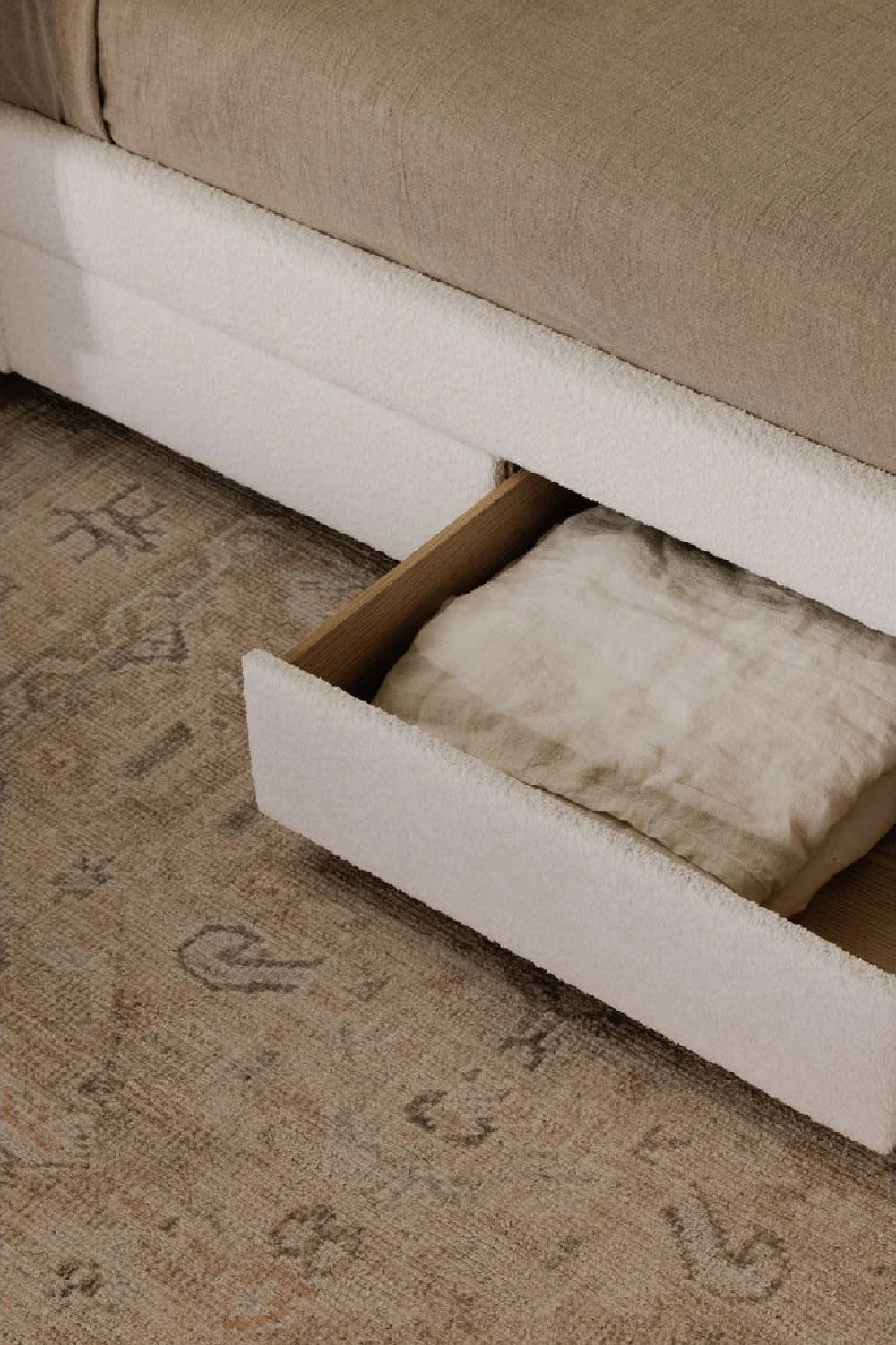 Luxury Modern Upholstered Storage Bed European Style for Villa
