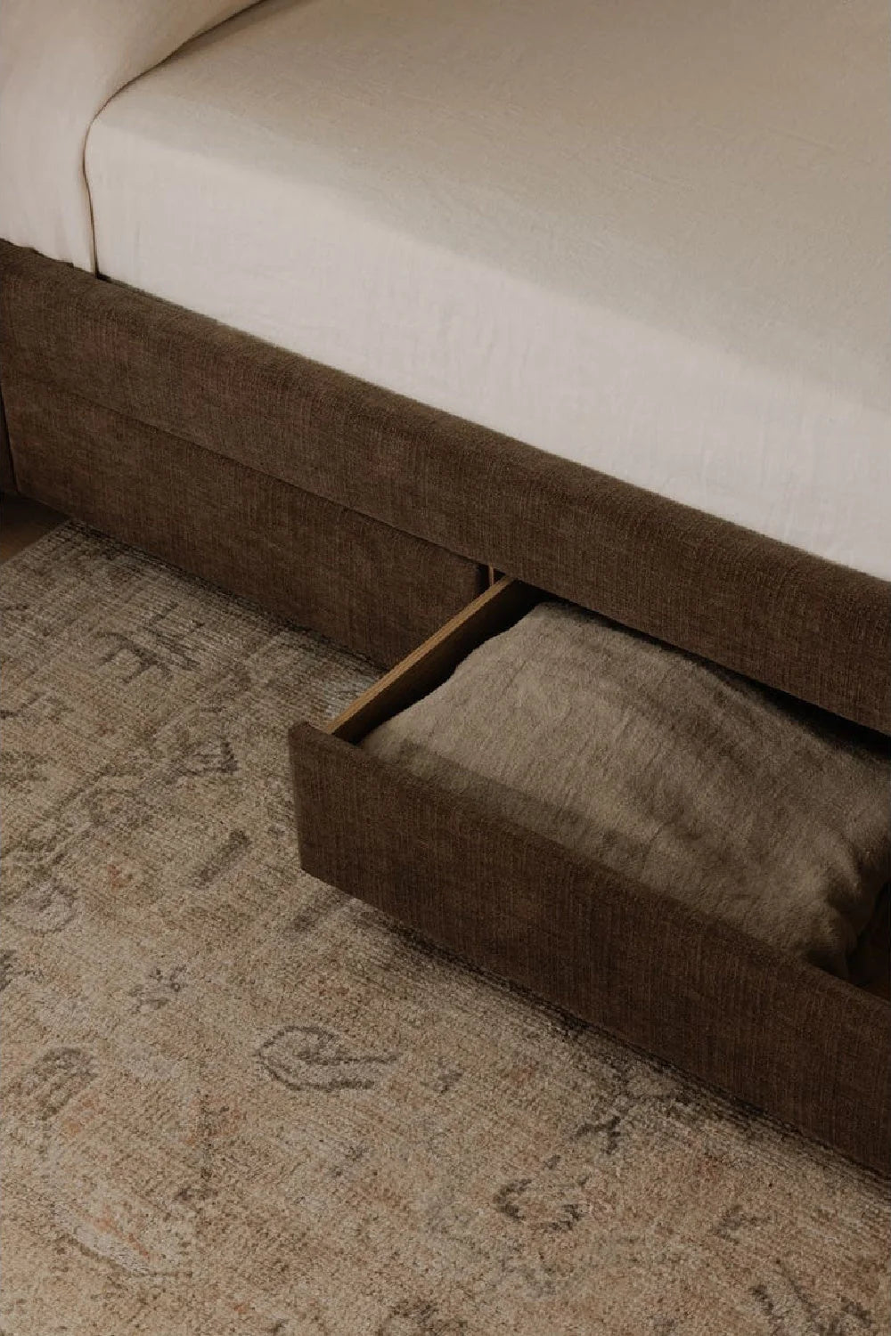 Luxury Modern Upholstered Storage Bed European Style for Villa