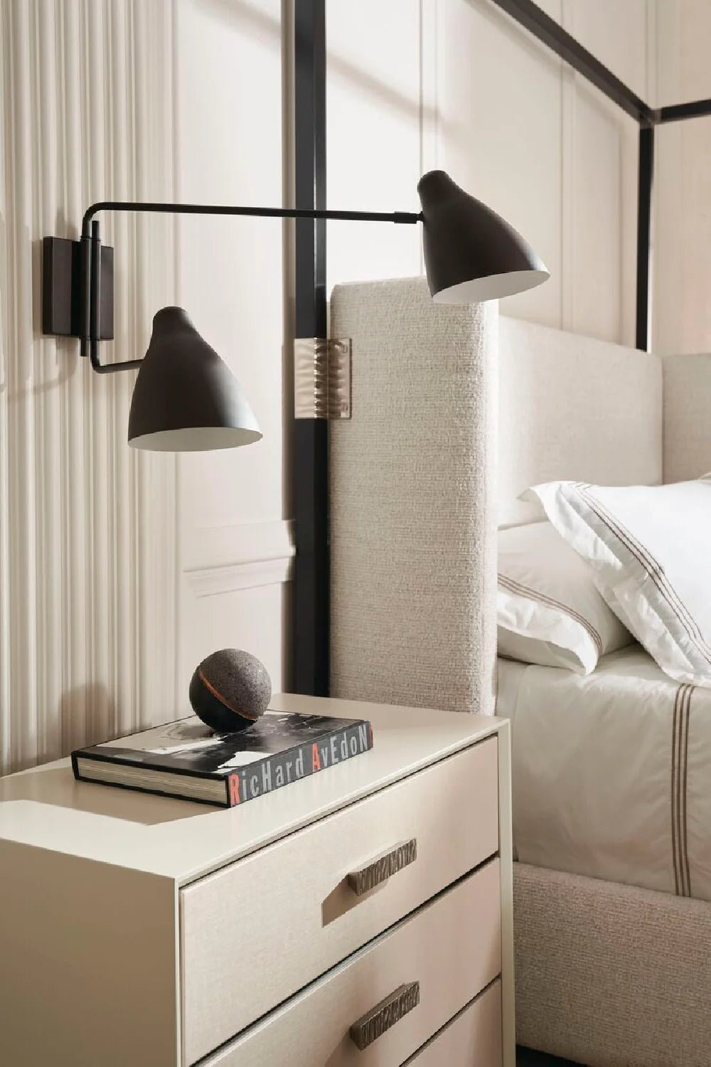 Luxury Modern Vinyl Nightstand European Style for Villa