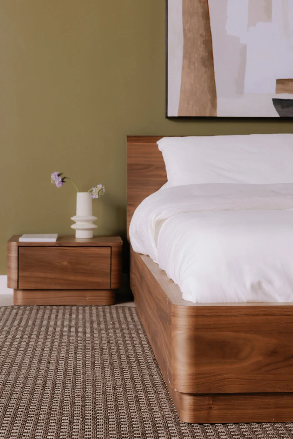 Luxury Modern Walnut Bed European Style for Villa