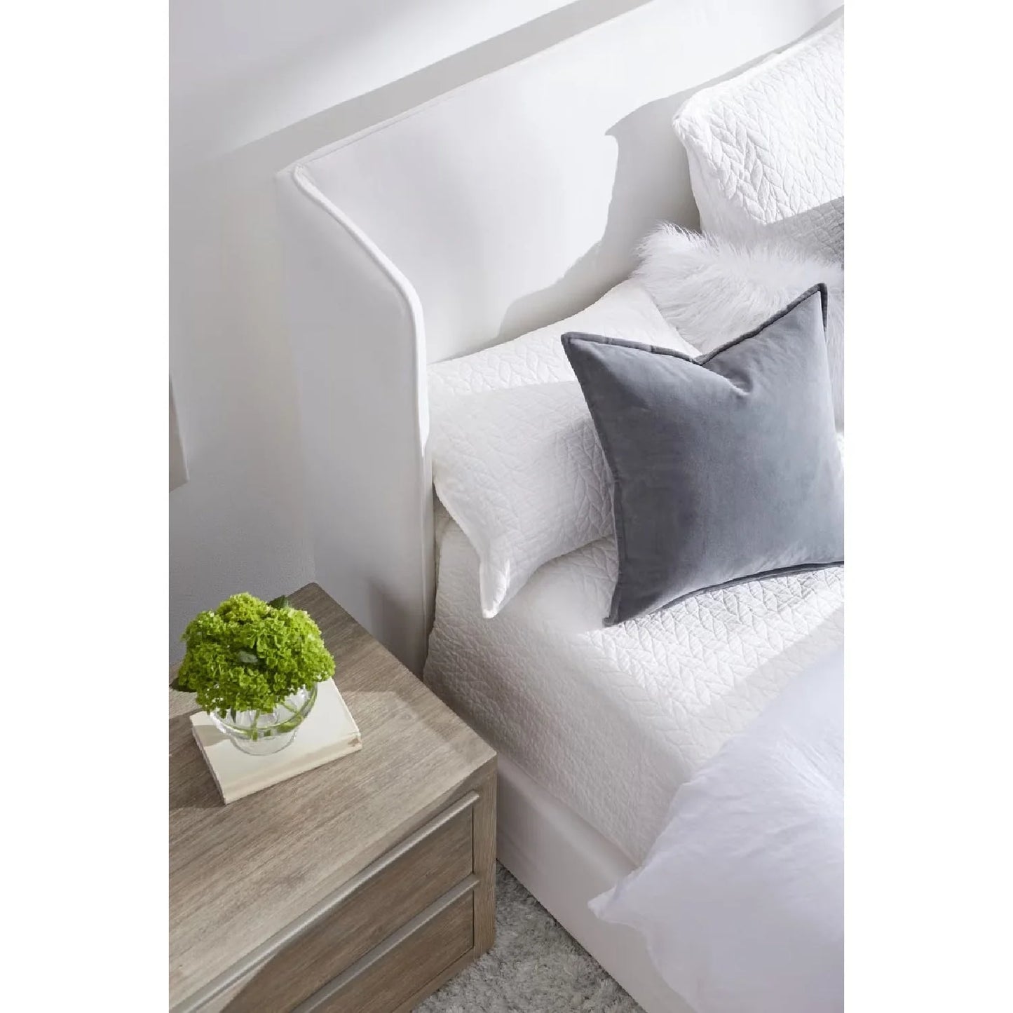 Luxury Modern White Wing Panelled King Bed European Style for Villa