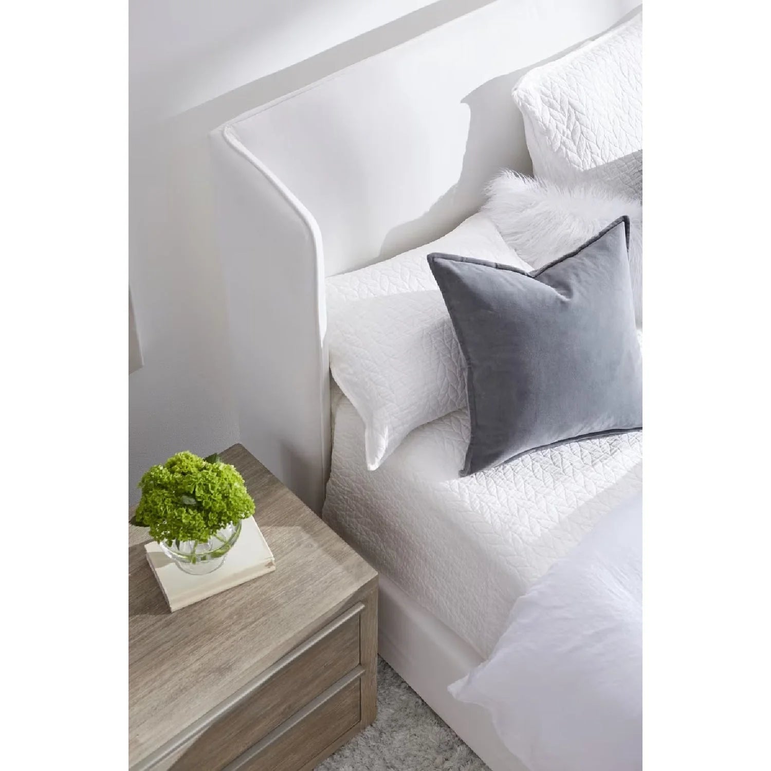 Luxury Modern White Wing Panelled King Bed European Style for Villa