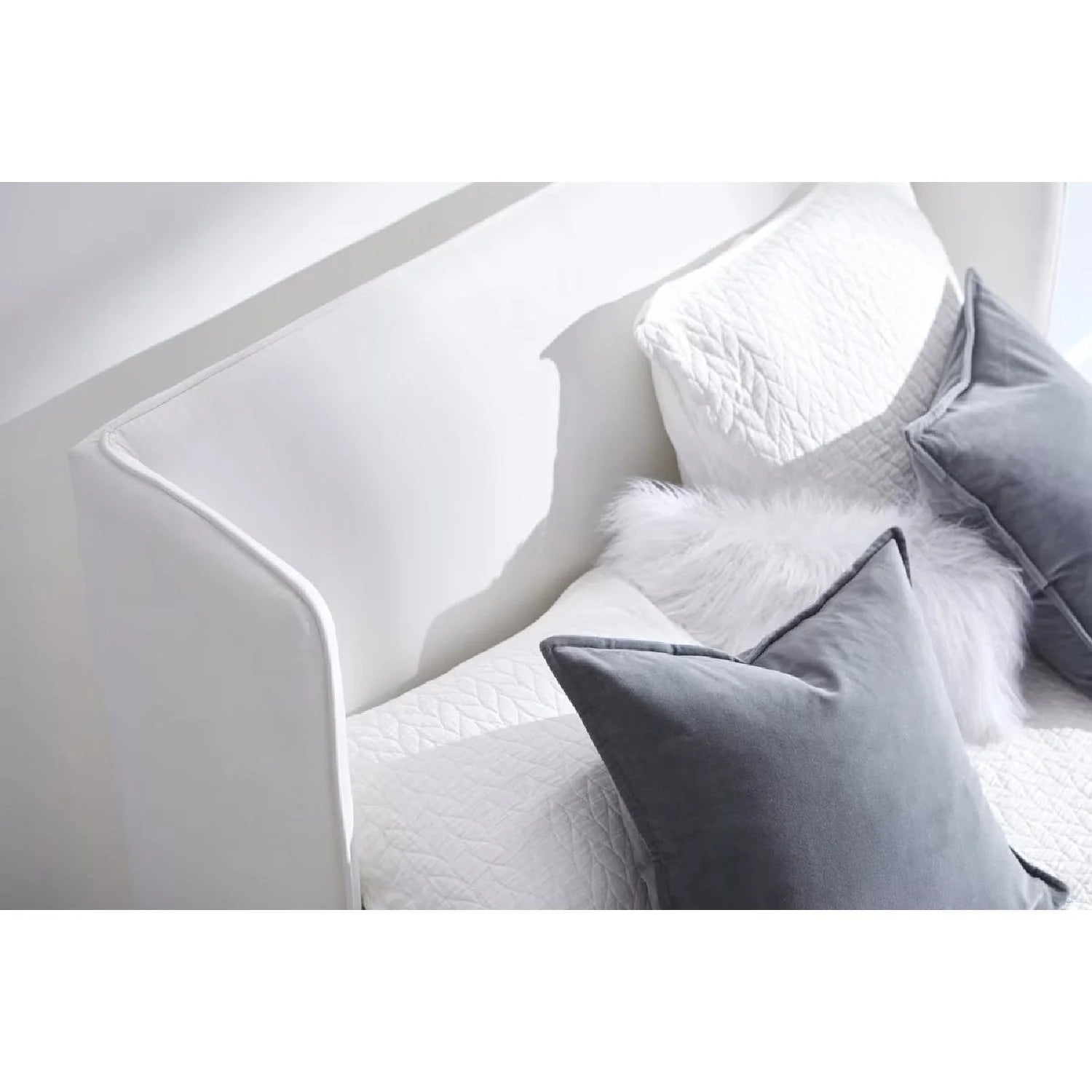 Luxury Modern White Wing Panelled King Bed European Style for Villa