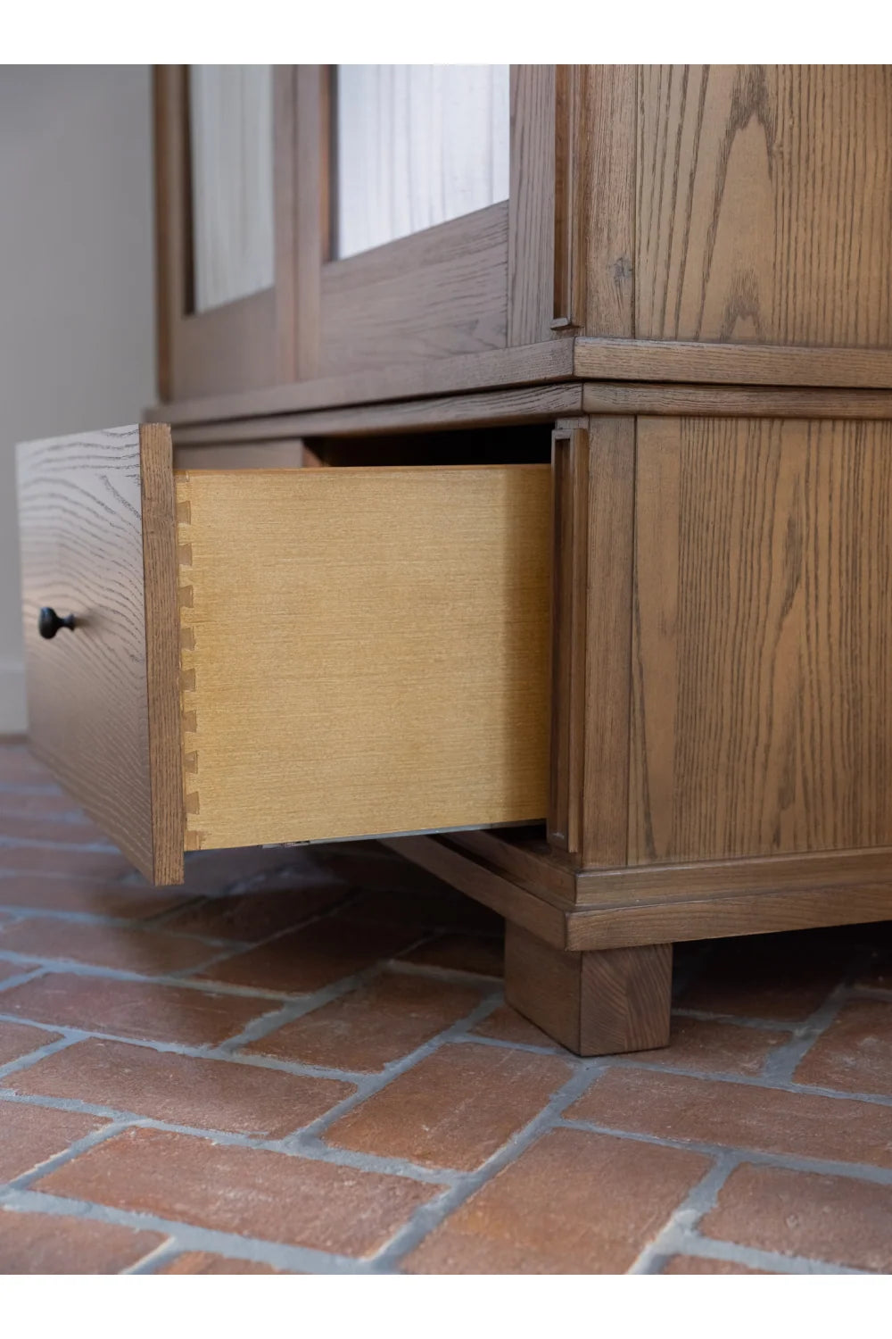 Luxury Modern Wood Tall Cabinet European Style for Villa
