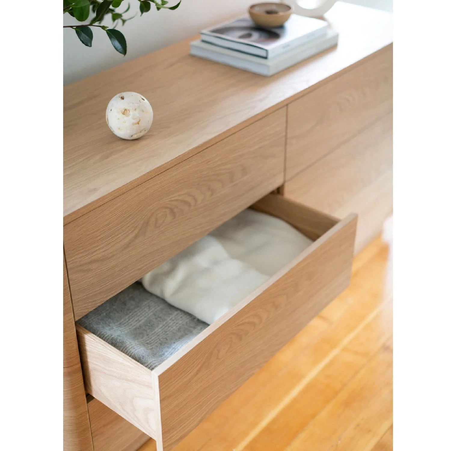 Luxury Modern Wooden 6-Drawer Dresser European Style for Villa