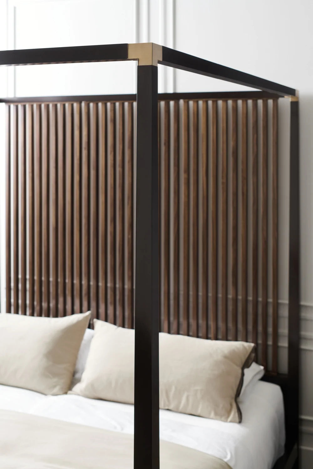 Luxury Modern Wooden Canopy Bed European Style for Villa