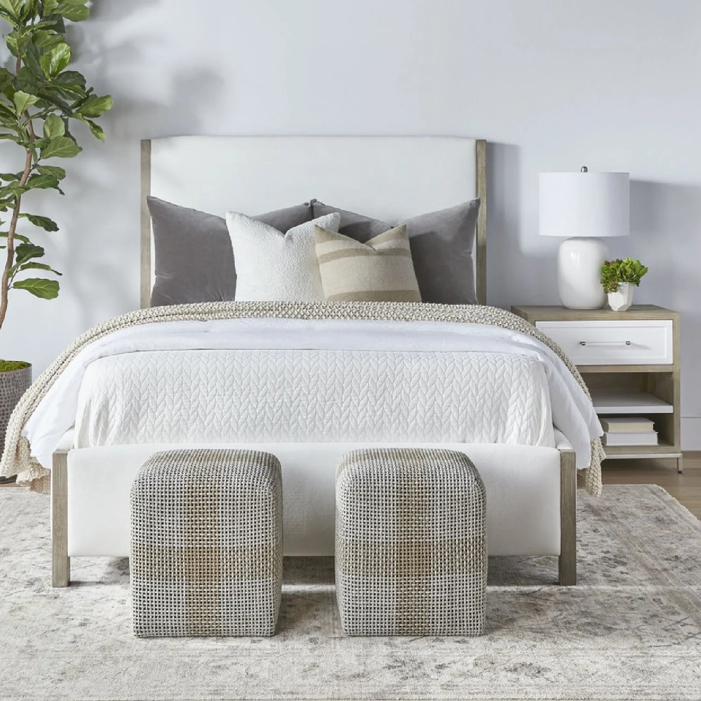 Luxury Modern Wrenn Nightstand European Style for Villa