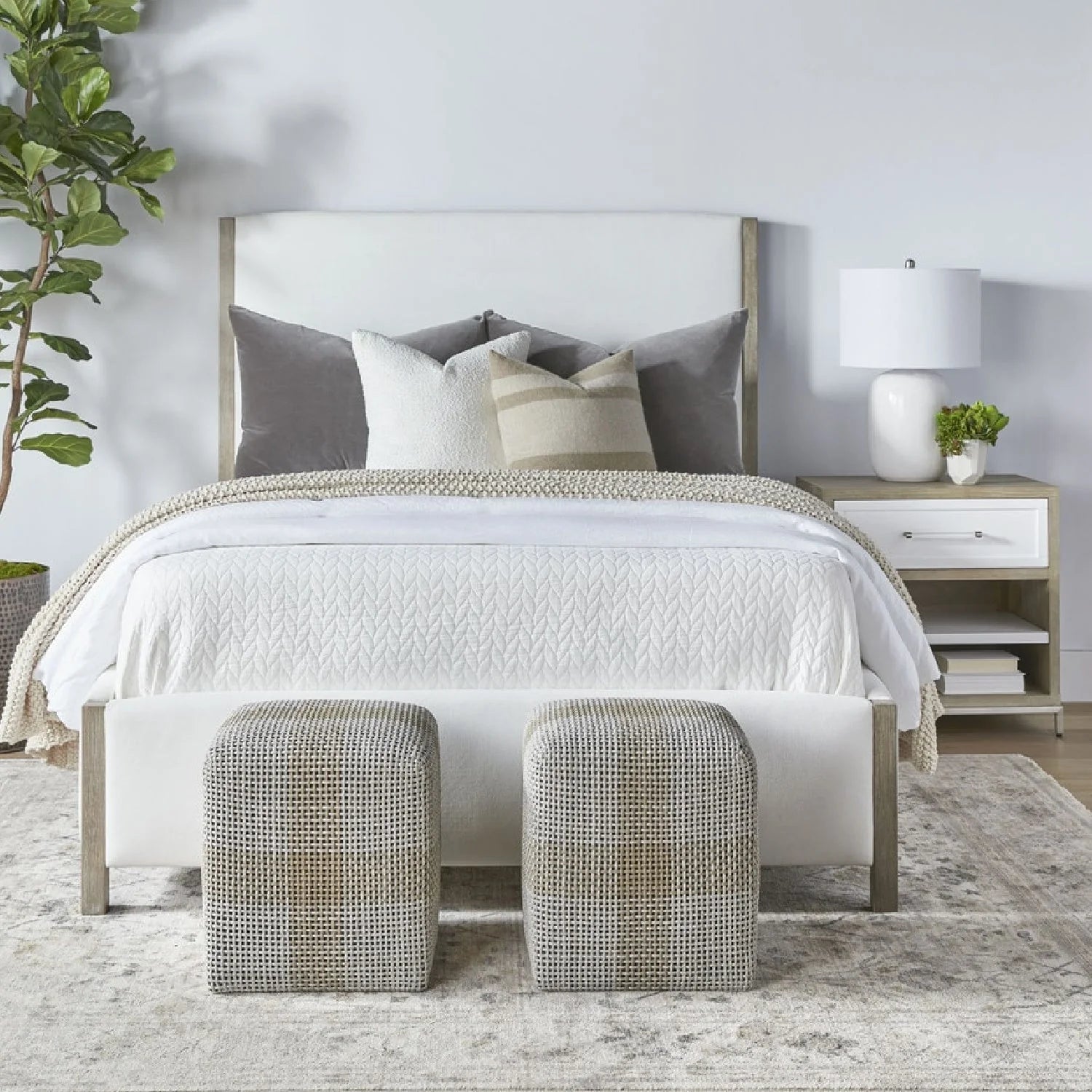 Luxury Modern Wrenn Nightstand European Style for Villa