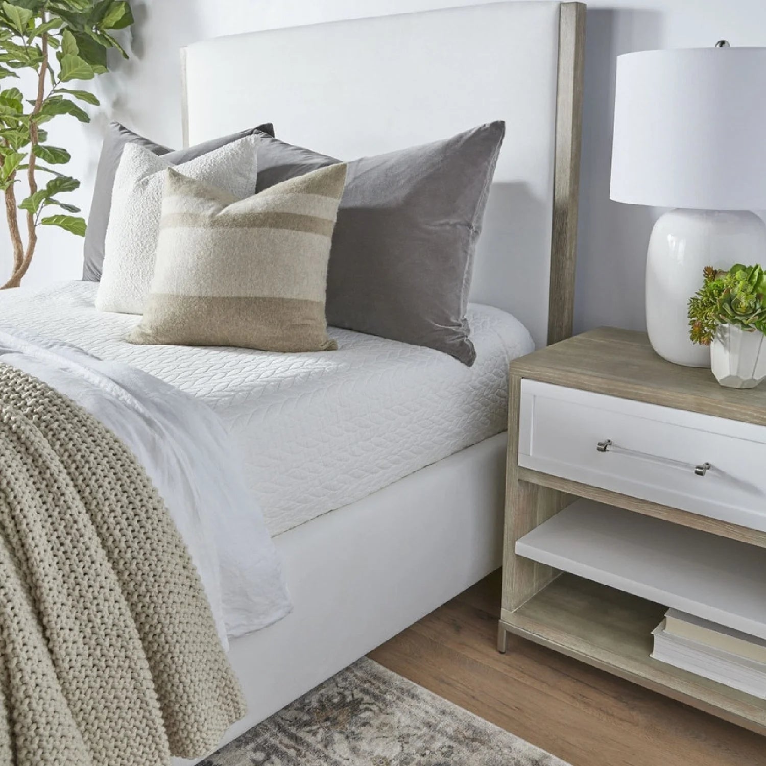 Luxury Modern Wrenn Nightstand European Style for Villa