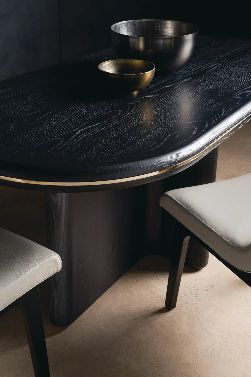 Luxury Monty Oval Dining Table Modern Italian Style for Villa