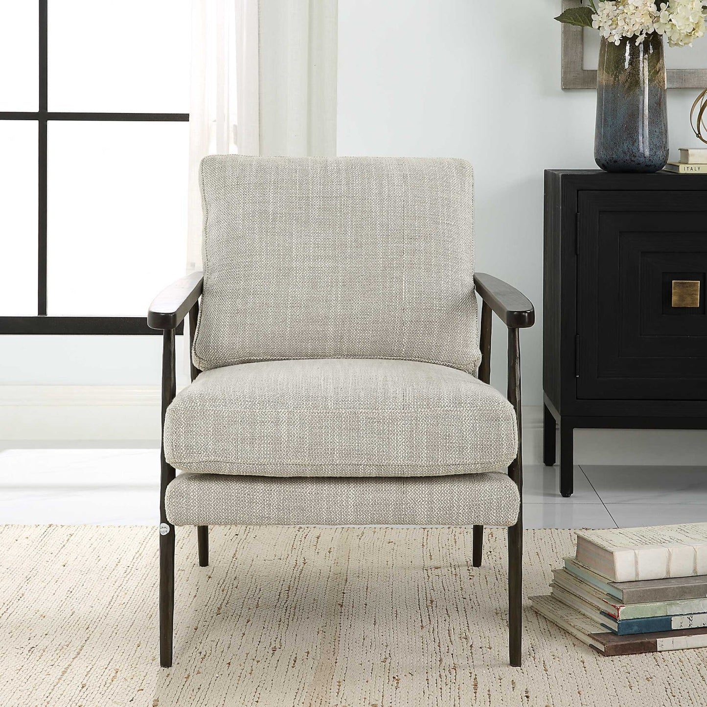 Luxury Neutral Fabric Accent Chair Modern Italian Style for Villa