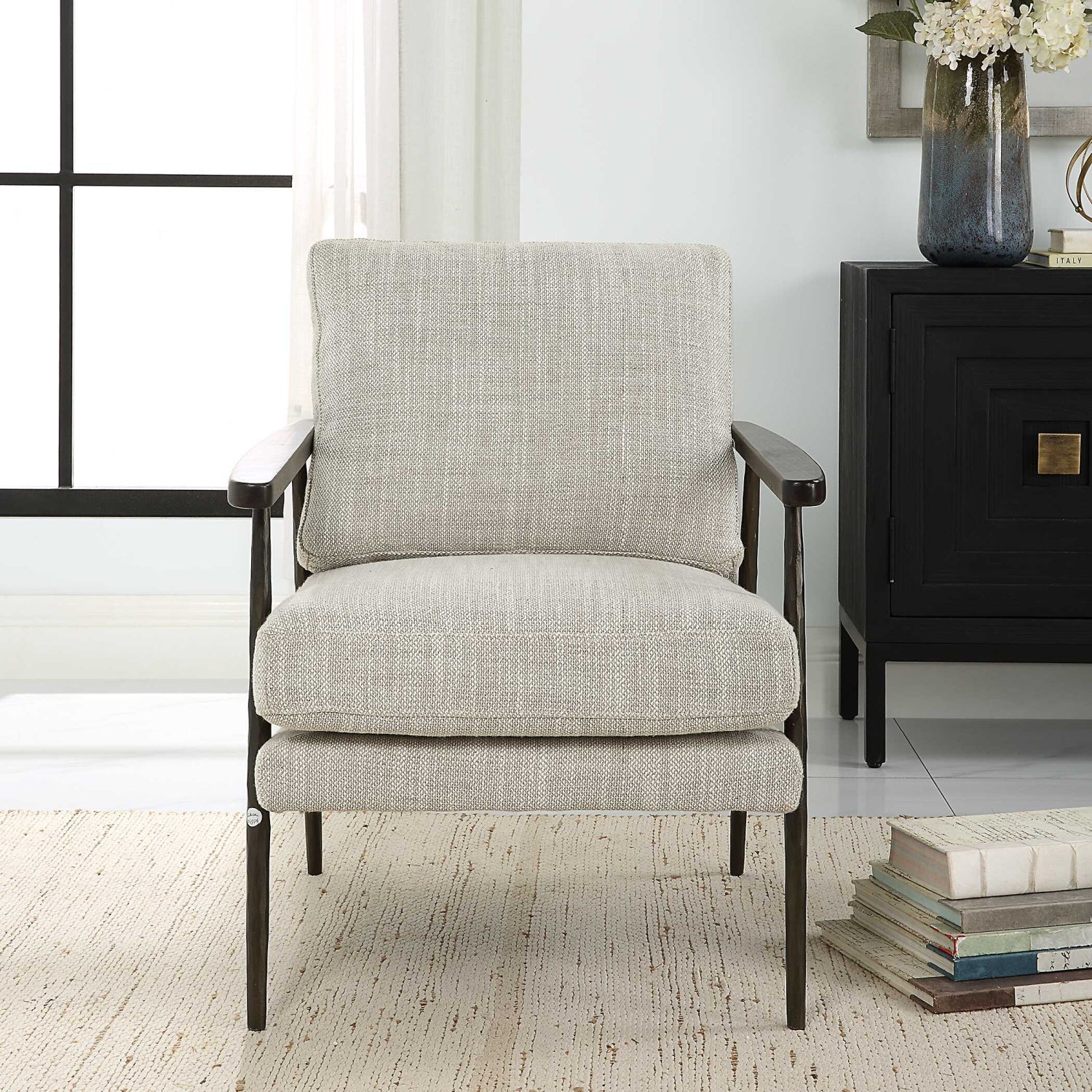 Luxury Neutral Fabric Accent Chair Modern Italian Style for Villa