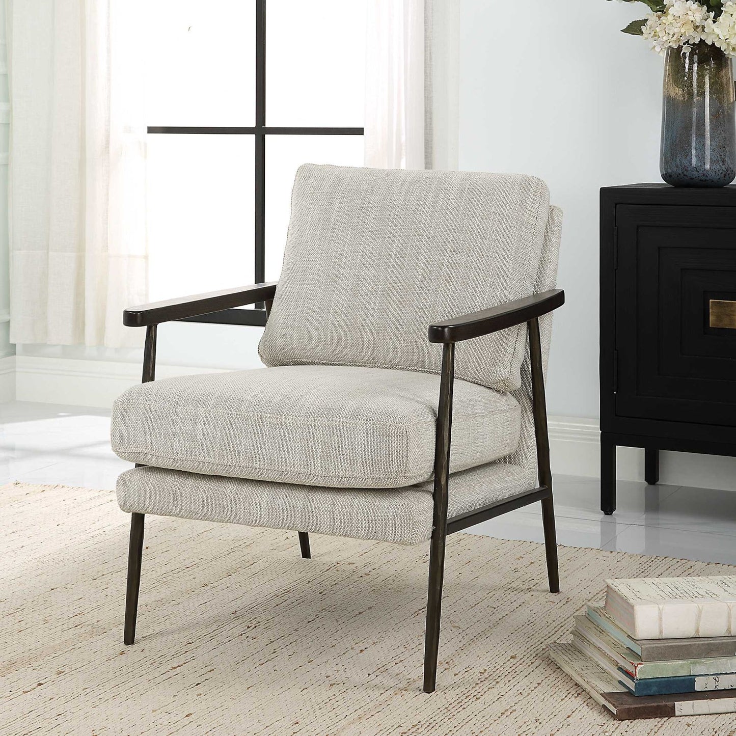 Luxury Neutral Fabric Accent Chair Modern Italian Style for Villa