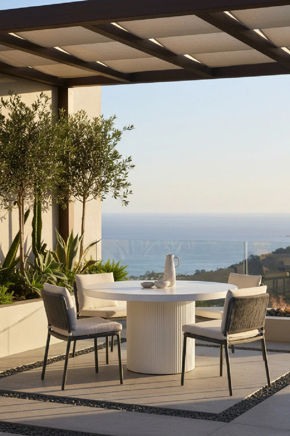 Luxury Nicolette White Concrete Round Dining Table Modern Italian Style for Villa