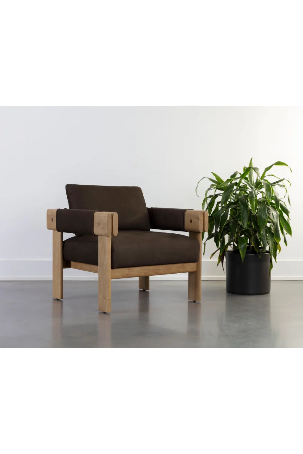 Luxury Oak Framed Leather Lounge Chair Modern Italian Style for Villa