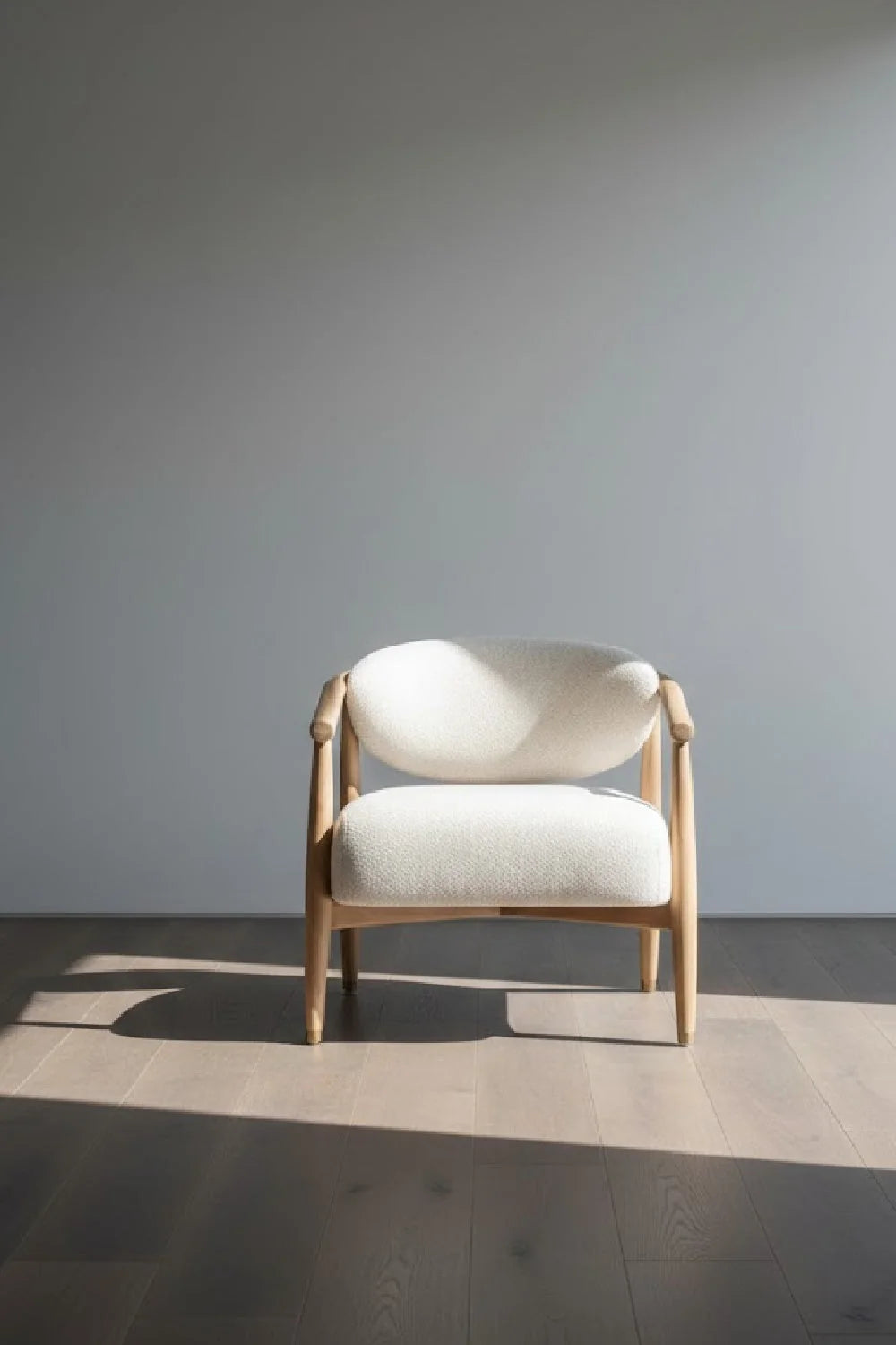 Luxury Oak Framed Lounge Chair Modern Italian Style for Villa