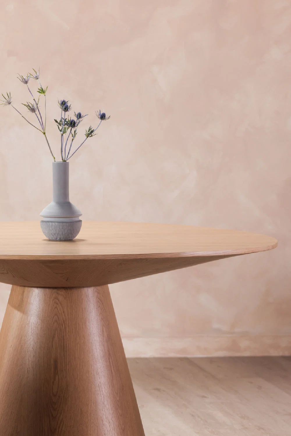 Luxury Otago Round Oak Dining Table Modern Italian Style for Villa