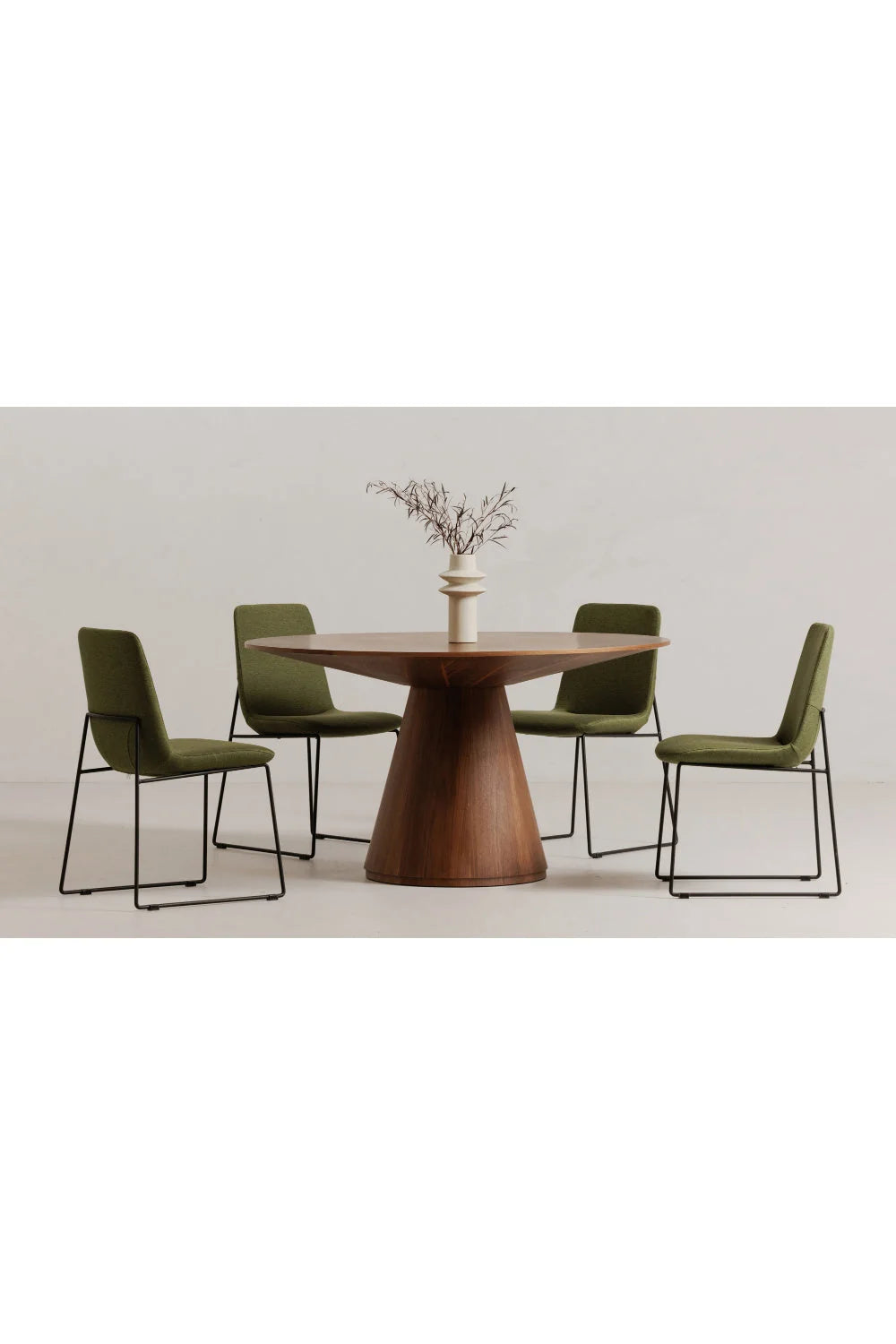 Luxury Otago Round Oak Veneer Dining Table Modern Italian Style for Villa