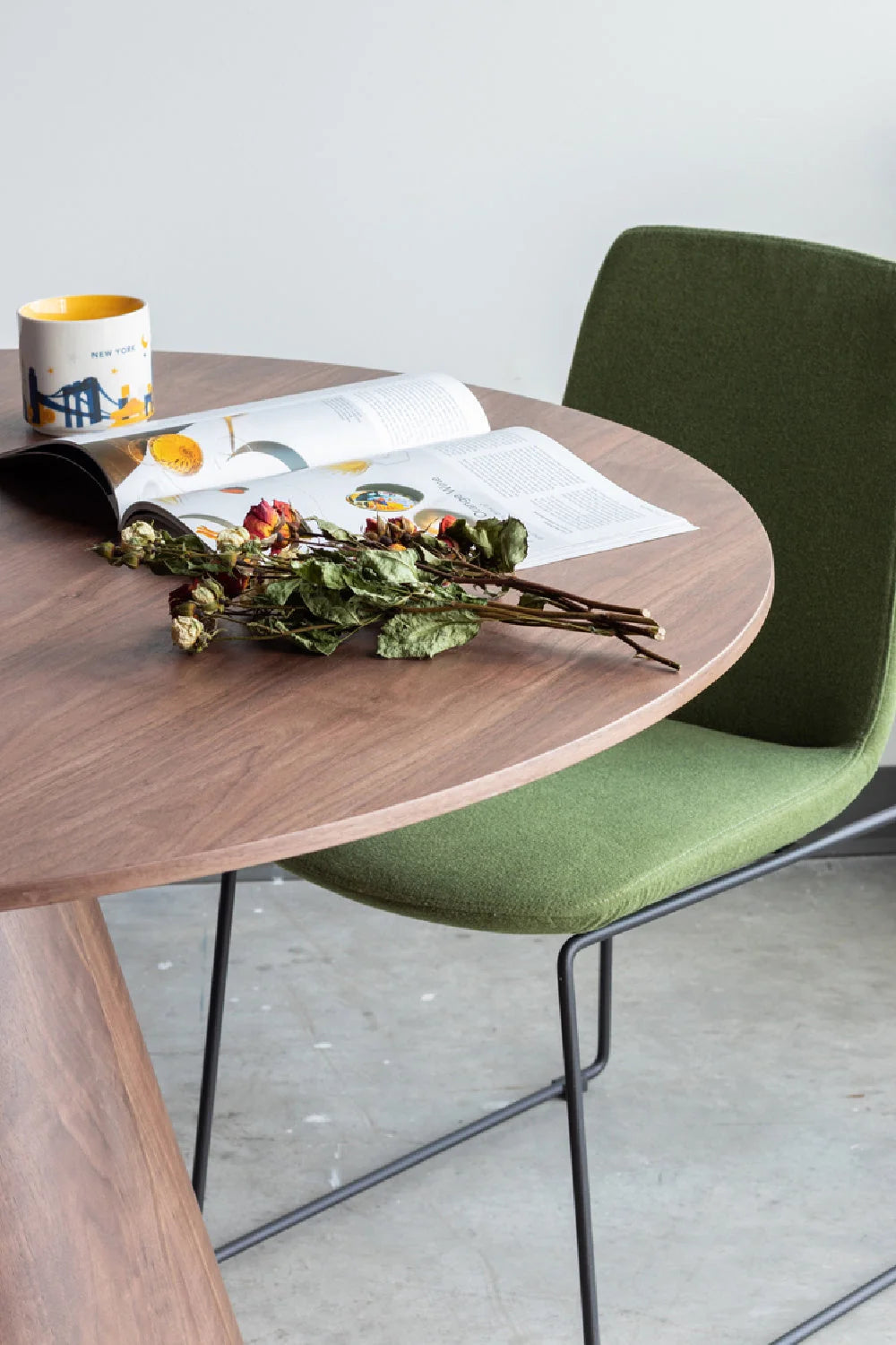 Luxury Otago Round Oak Veneer Dining Table Modern Italian Style for Villa
