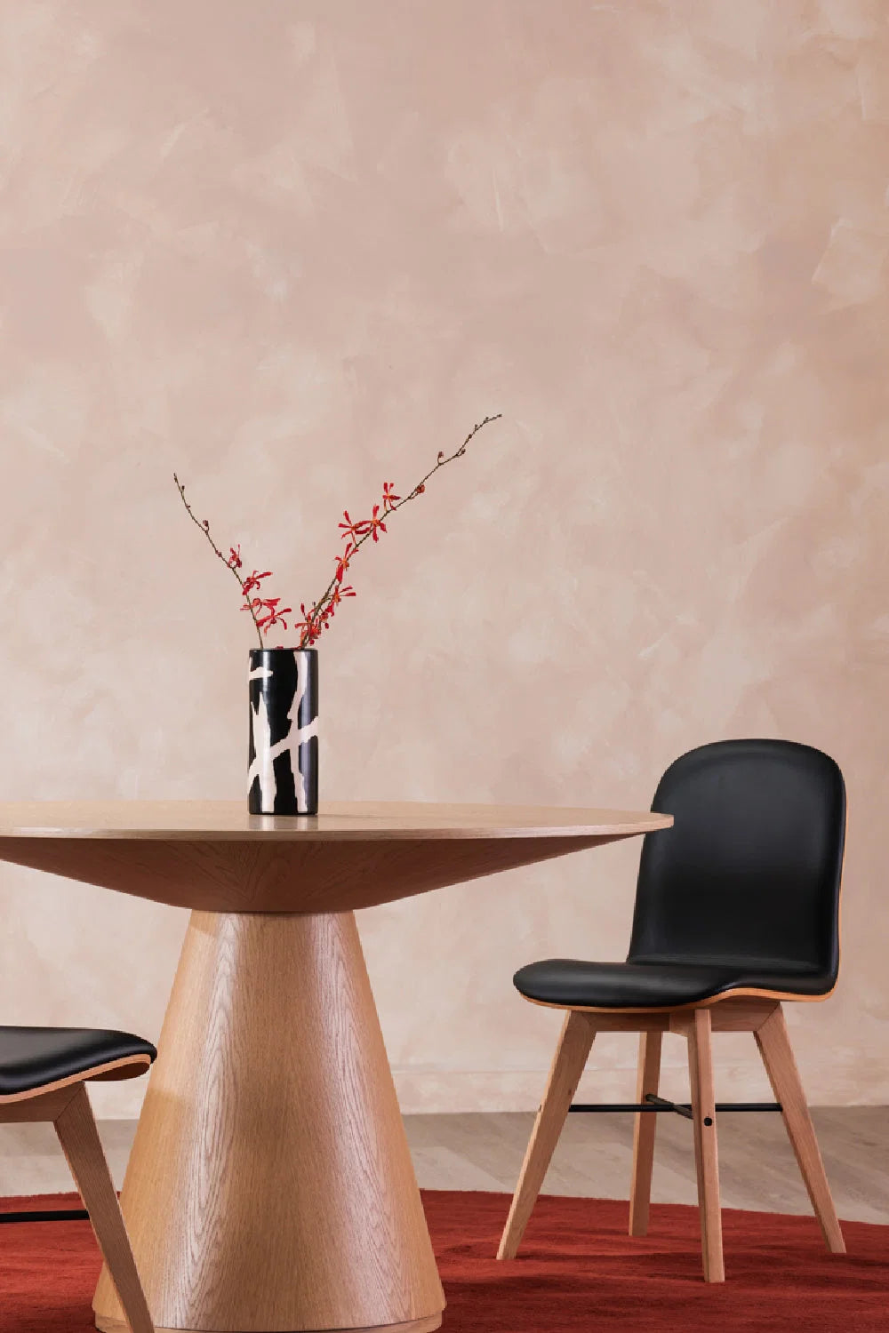 Luxury Otago Round Oak Veneer Dining Table Modern Italian Style for Villa
