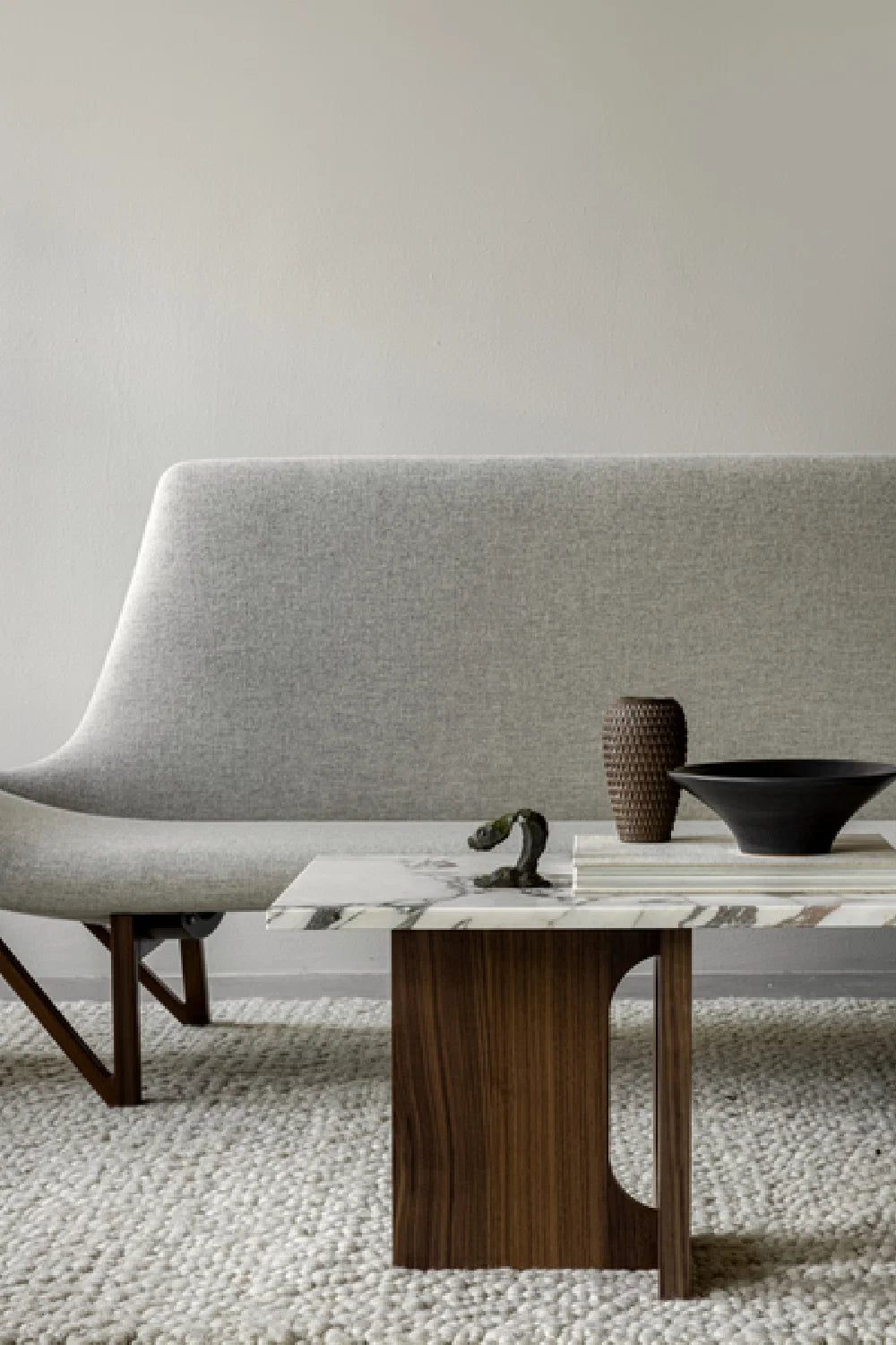 Luxury Pagode Wooden V-Leg Sofa Modern Italian Style for Villa