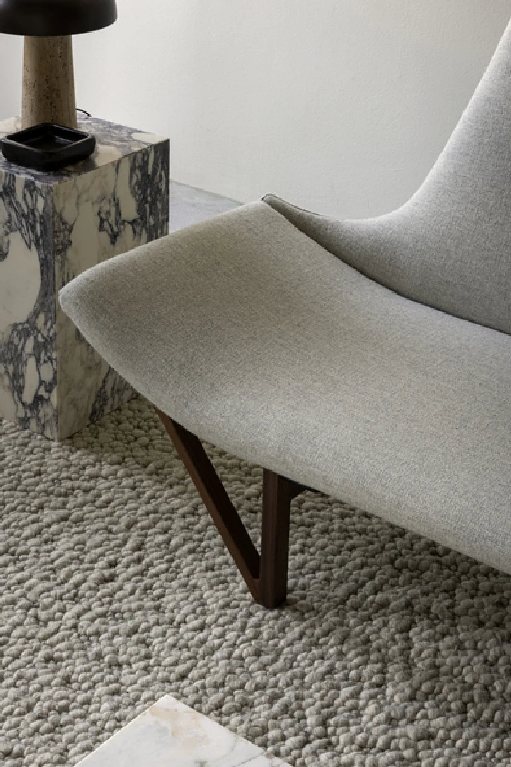 Luxury Pagode Wooden V-Leg Sofa Modern Italian Style for Villa