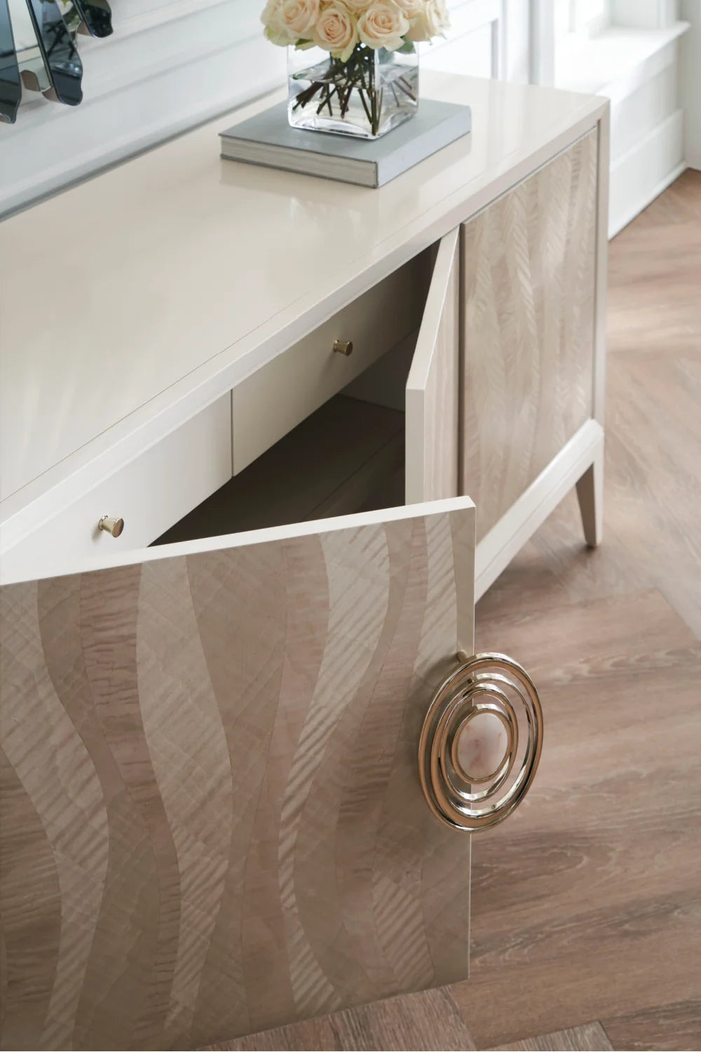 Luxury Patterned Cream 4-Door Sideboard European Style for Villa