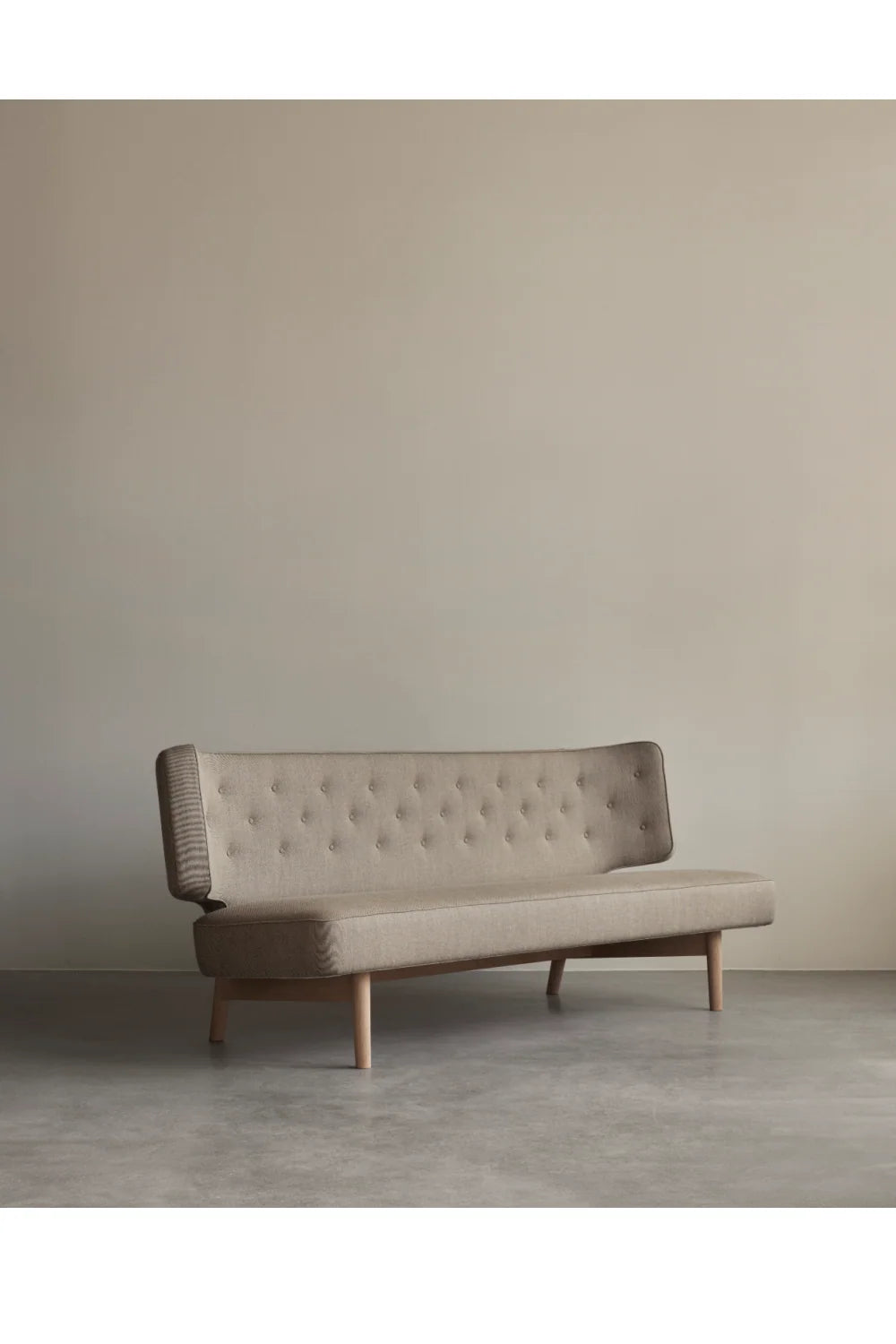 Luxury Radiohus Tufted Fabric Sofa Modern Italian Style for Villa