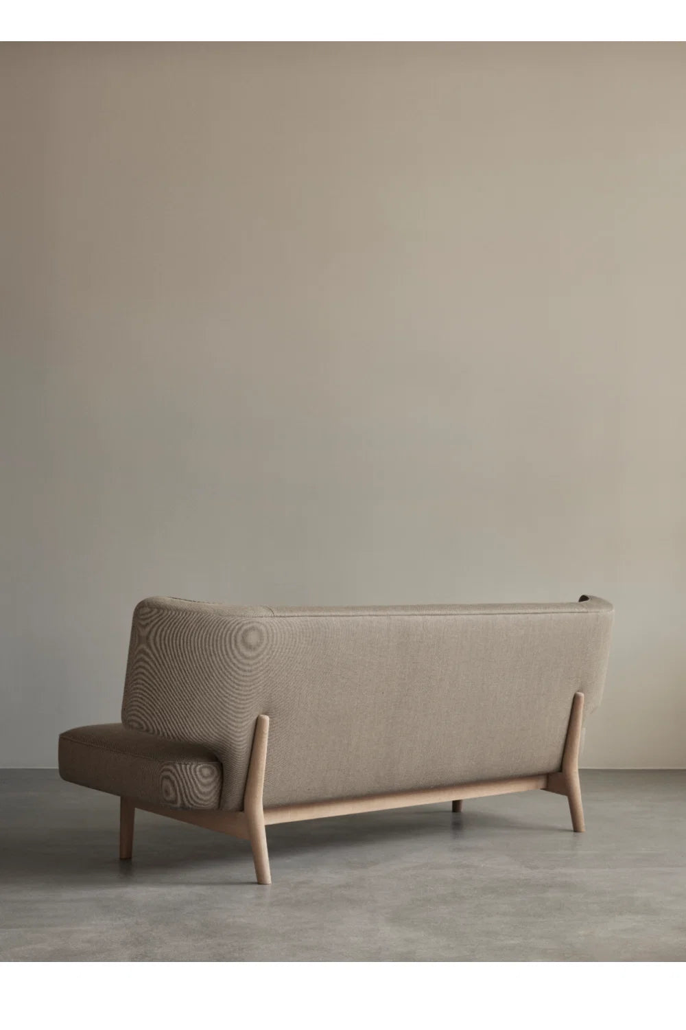 Luxury Radiohus Tufted Fabric Sofa Modern Italian Style for Villa