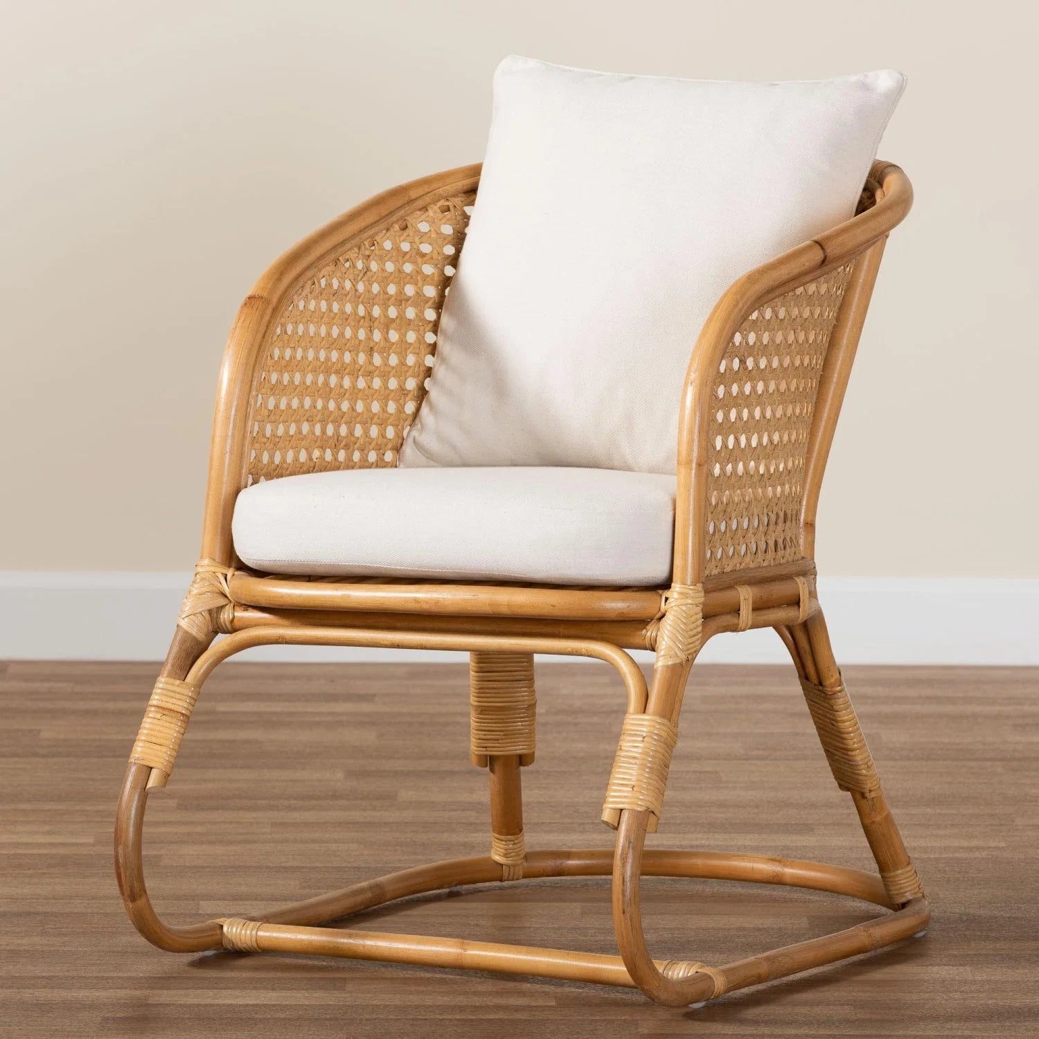 Luxury Rattan Webbing Accent Chair Modern Italian Style for Villa