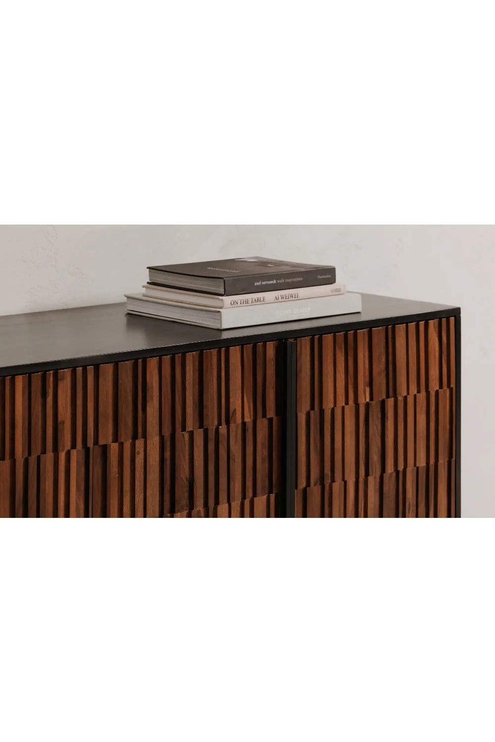 Luxury Reeded Wood 4-Door Sideboard European Style for Villa