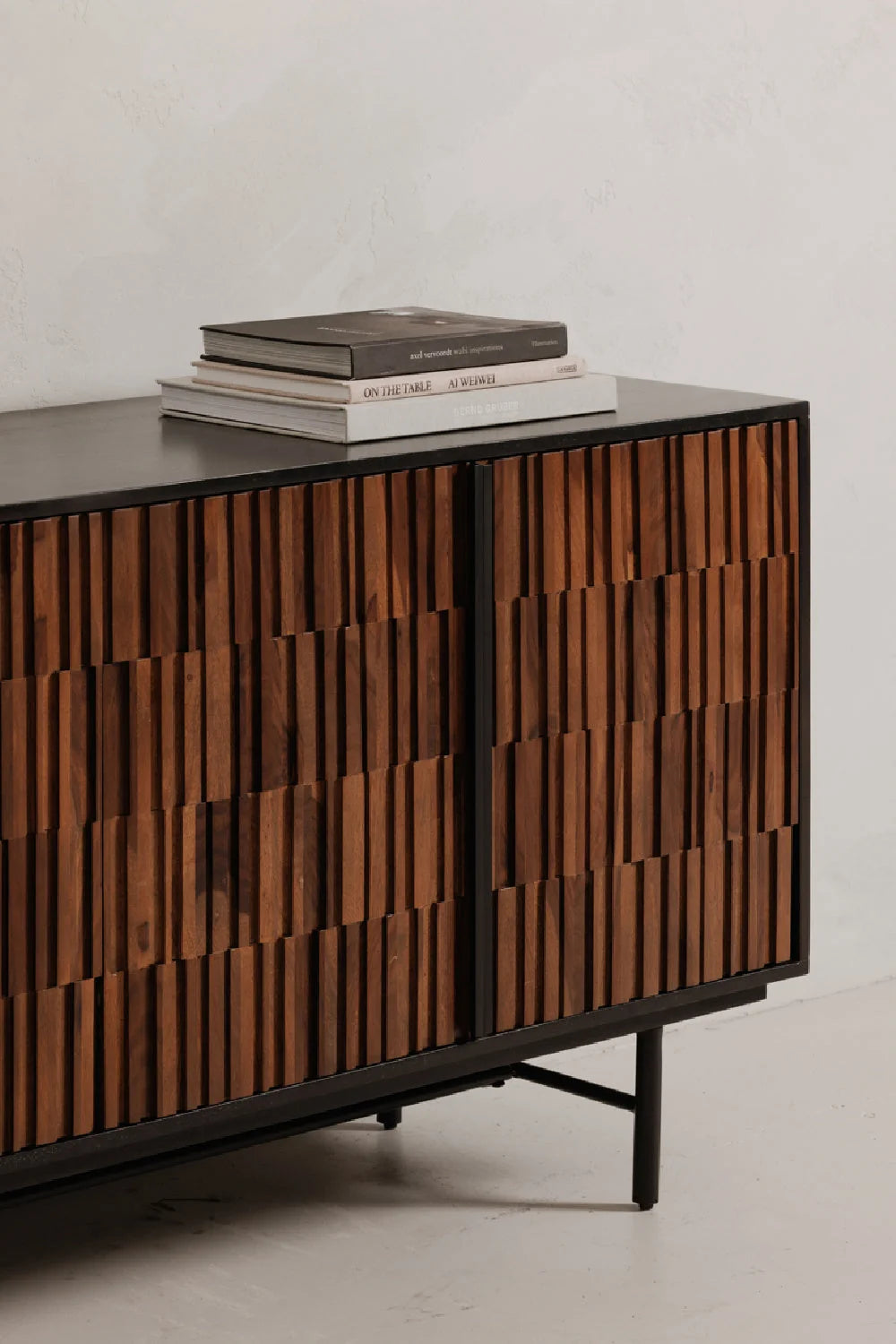 Luxury Reeded Wood 4-Door Sideboard European Style for Villa