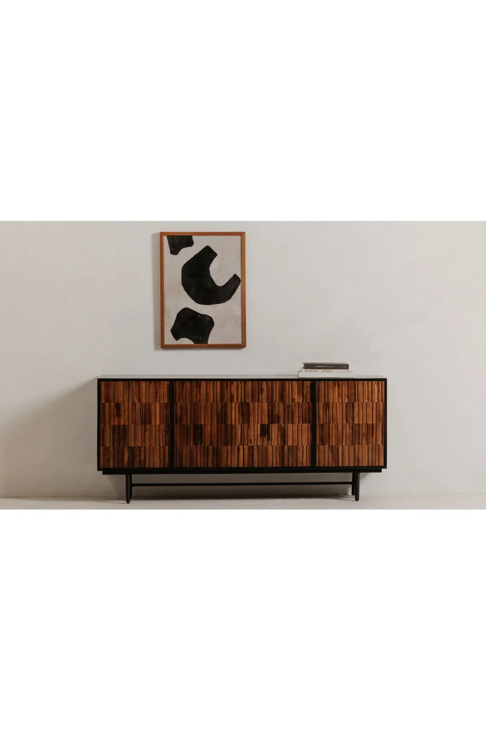 Luxury Reeded Wood 4-Door Sideboard European Style for Villa