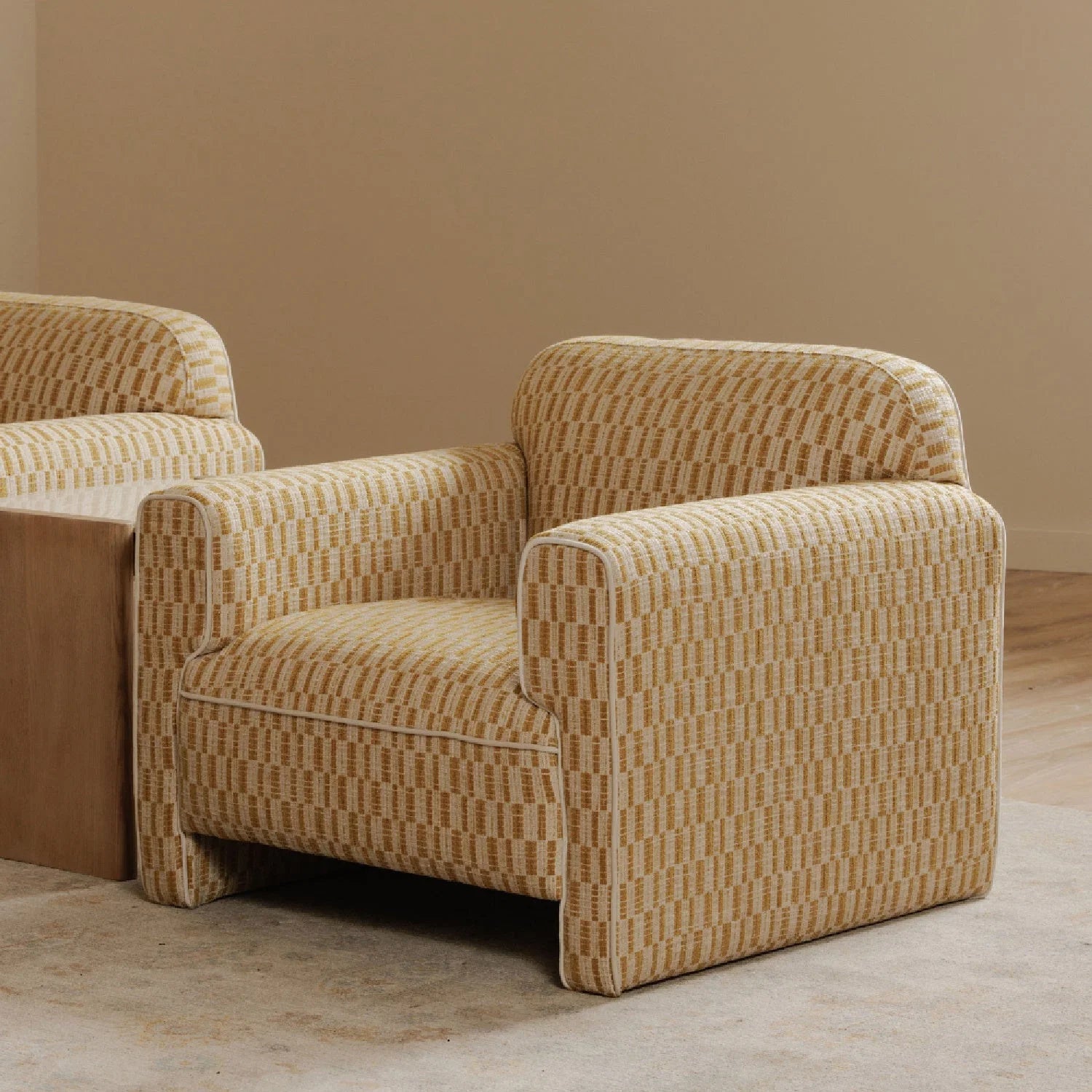 Luxury Rolled-Arm Accent Chair Modern Italian Style for Villa