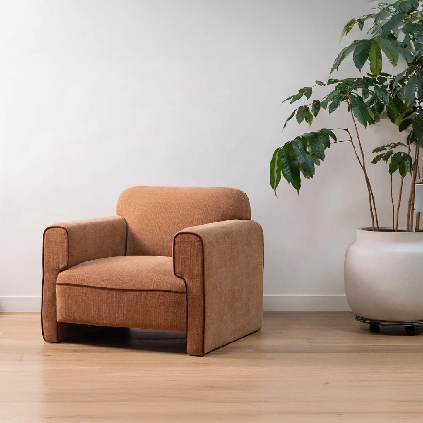 Luxury Rolled-Arm Accent Chair Modern Italian Style for Villa