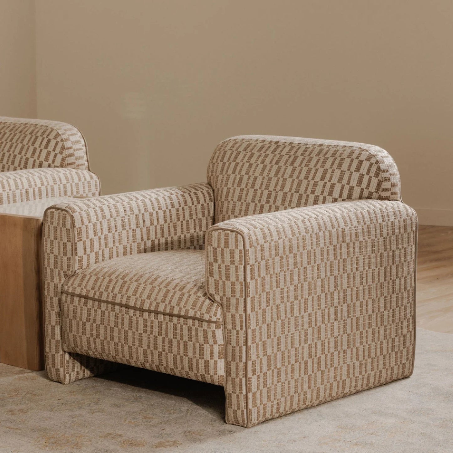 Luxury Rolled-Arm Accent Chair Modern Italian Style for Villa