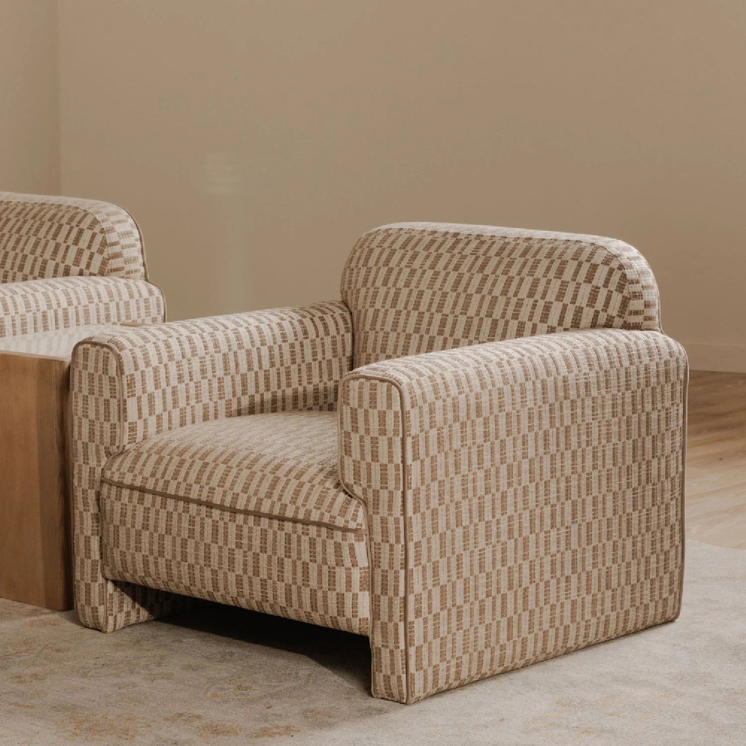 Luxury Rolled-Arm Accent Chair Modern Italian Style for Villa