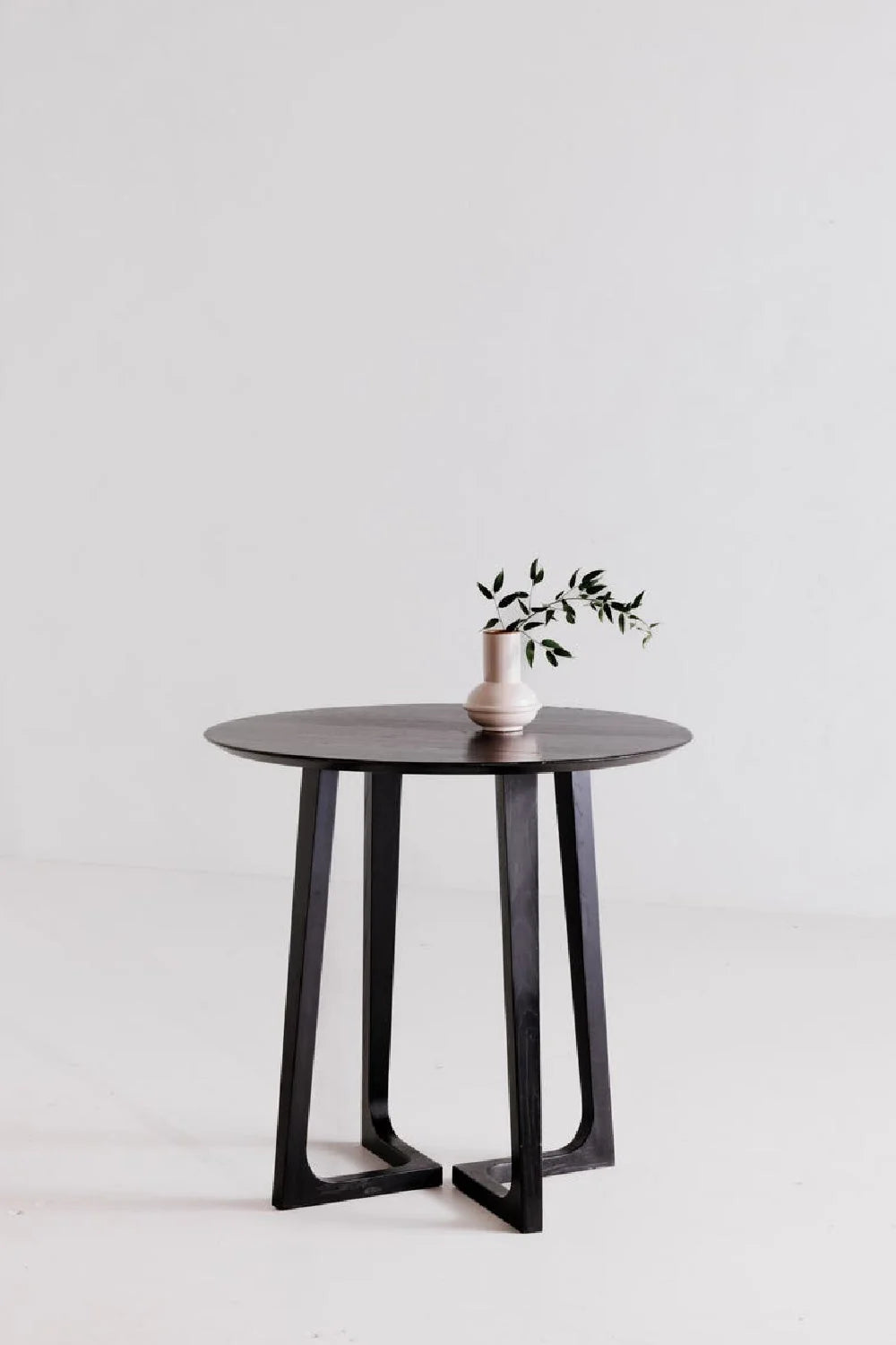Luxury Round Black Ash Counter Table Modern Italian Style for Villa