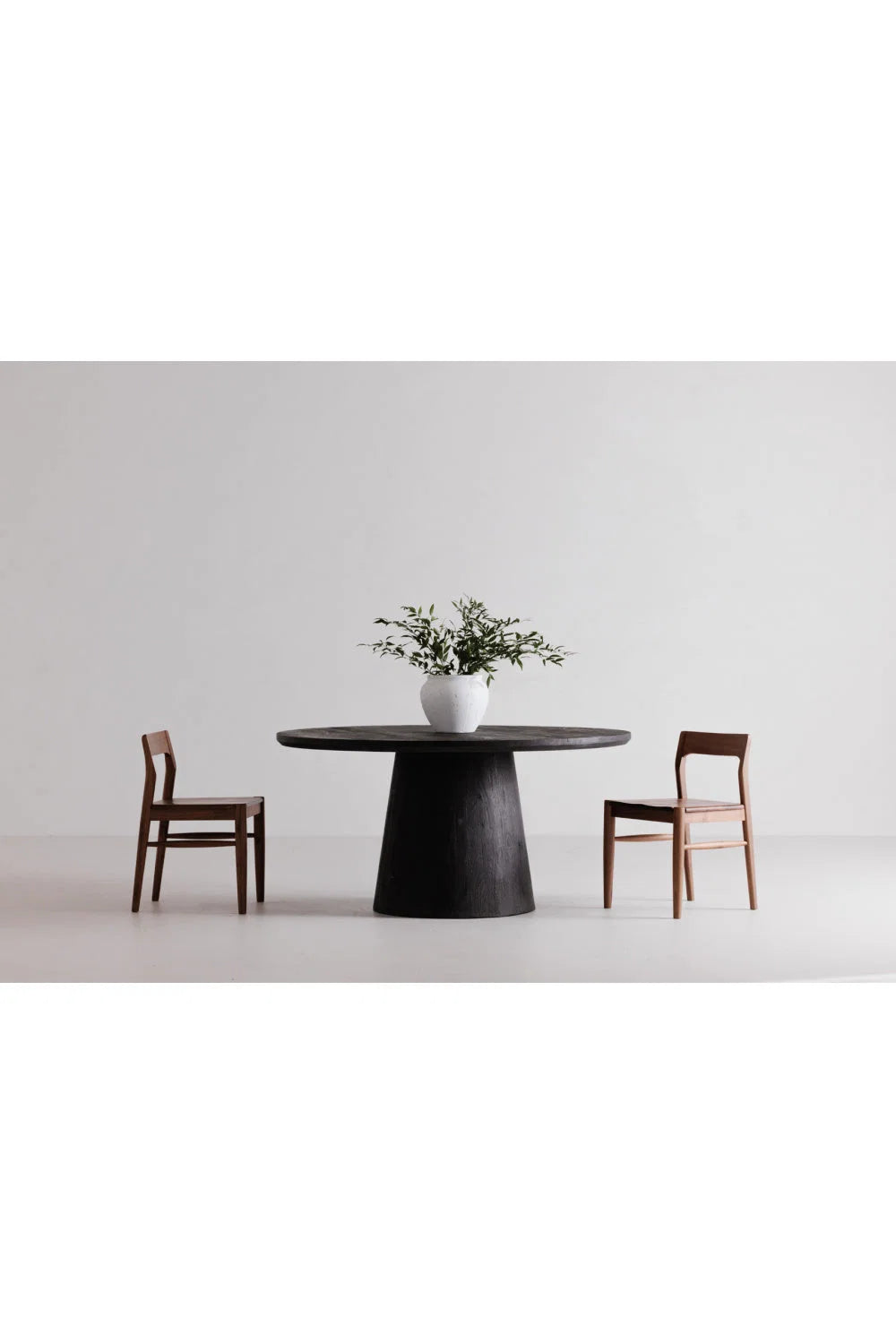 Luxury Round Black Wood Dining Table Modern Italian Style for Villa