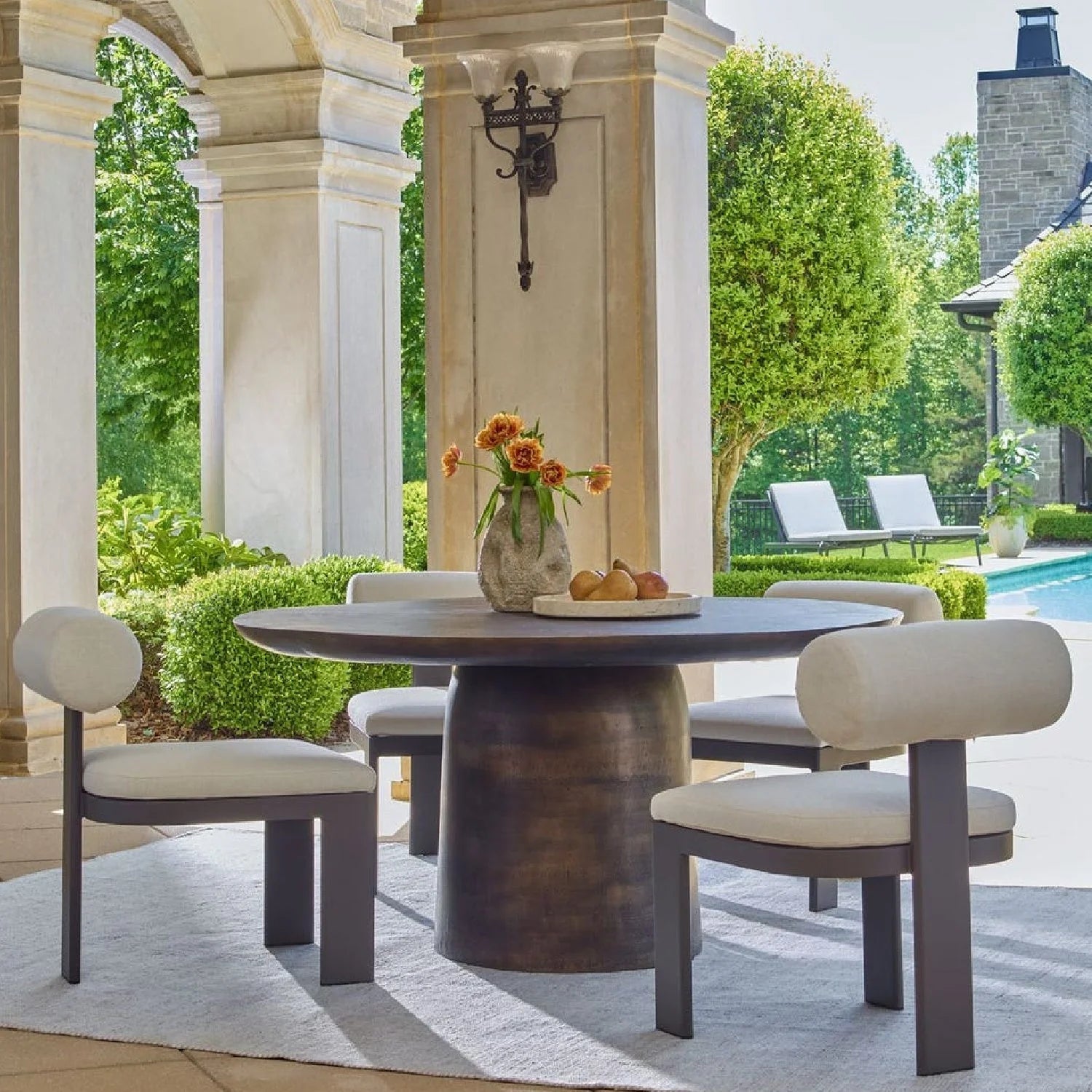 Luxury Round Cast Aluminium Dining Table Modern Italian Style for Villa