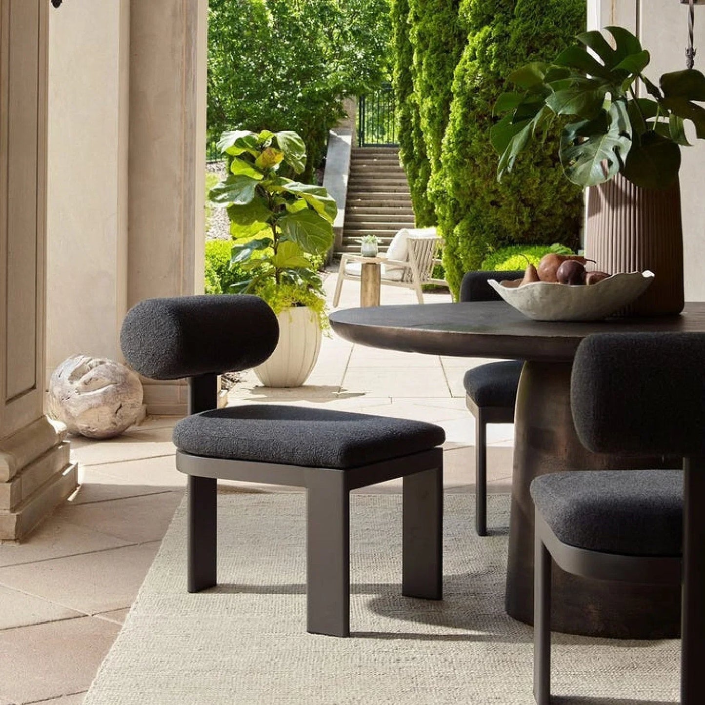 Luxury Round Cast Aluminium Dining Table Modern Italian Style for Villa