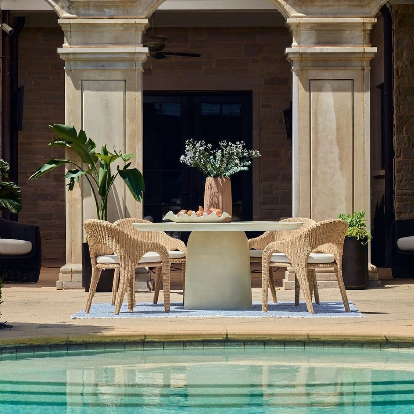 Luxury Round Cast Aluminium Dining Table Modern Italian Style for Villa
