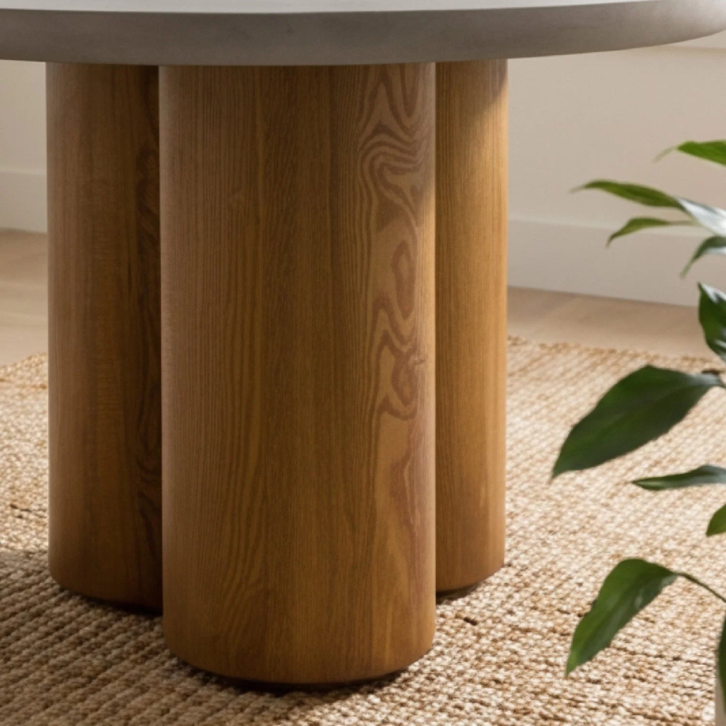 Luxury Round Walnut Veneer Dining Table Modern Italian Style for Villa